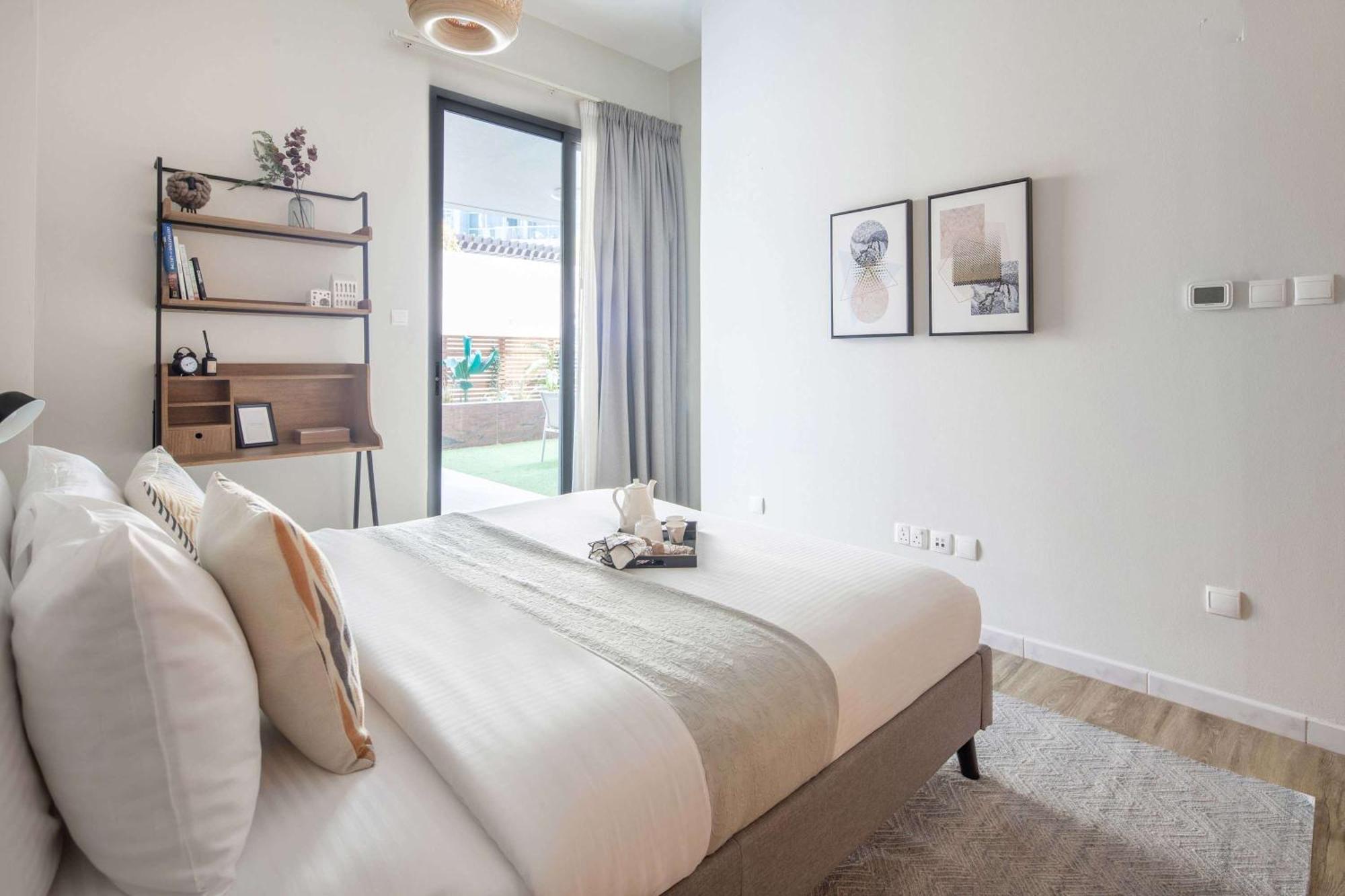 Frank Porter - Azure Apartment Dubai