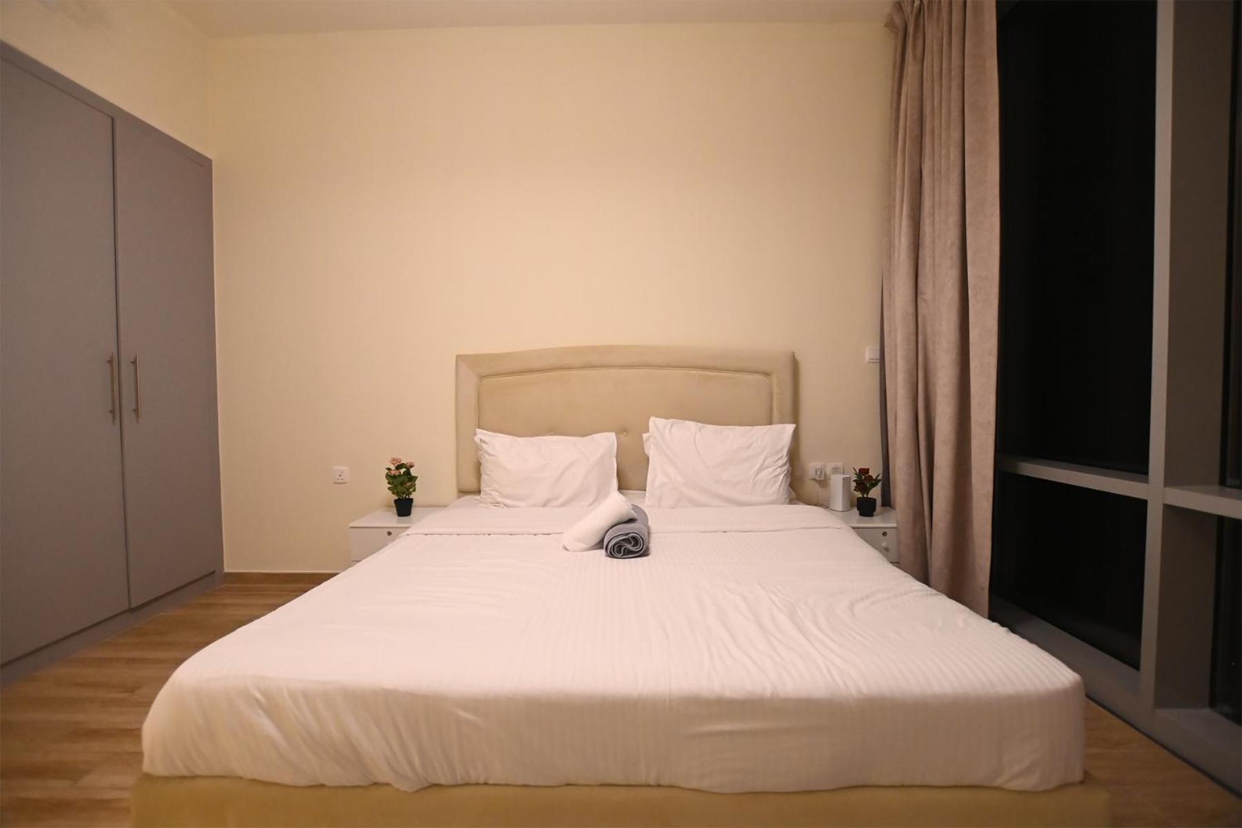 Daire Brown Stone - Canal View Five Star