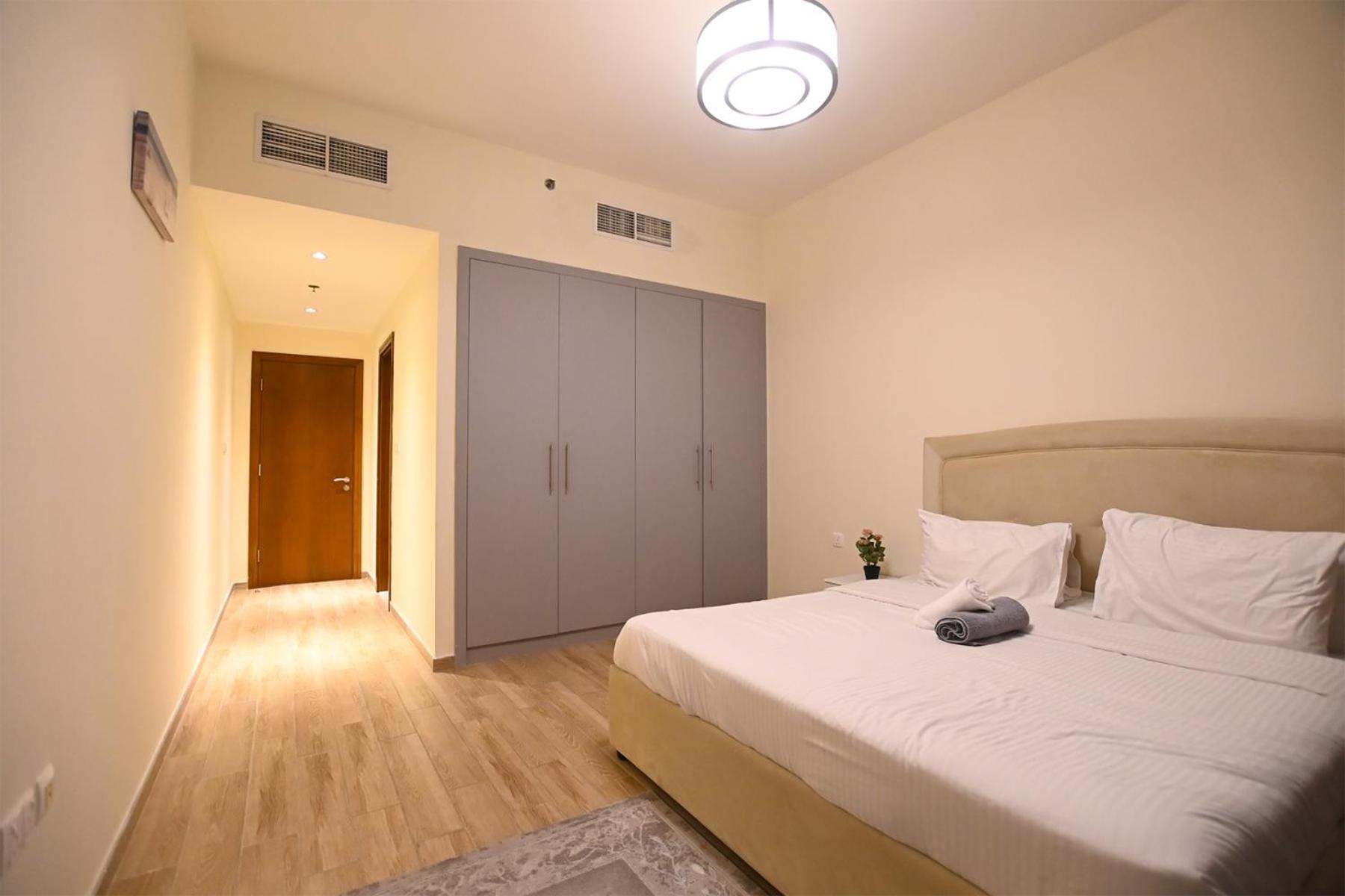 Daire Brown Stone - Canal View Five Star Dubai