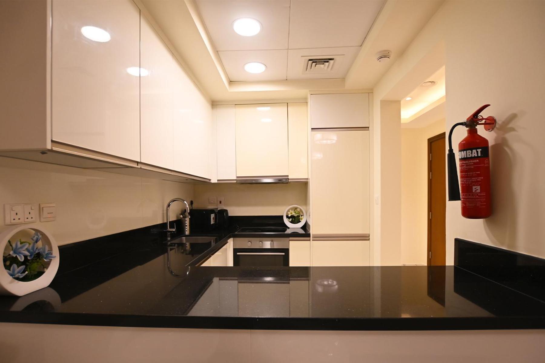 Brown Stone - Canal View Five Star Dubai