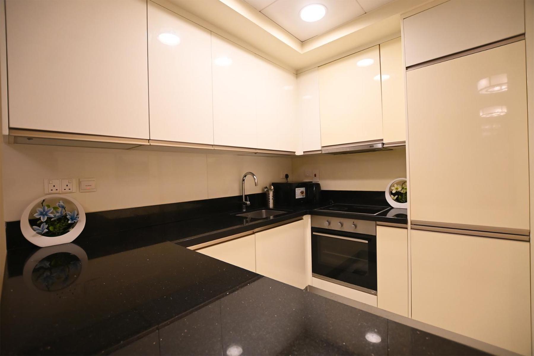 Brown Stone - Canal View Five Star * Dubai