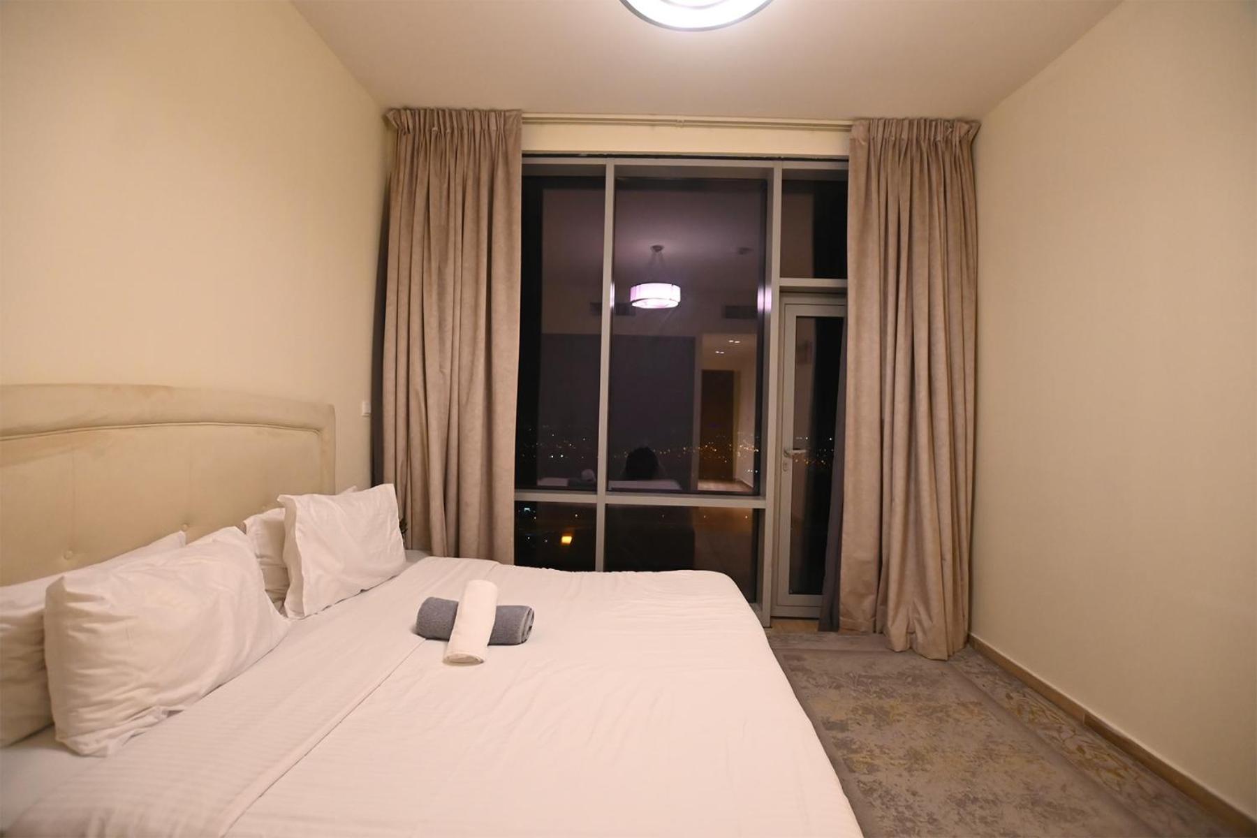 Brown Stone - Canal View Five Star Dubai