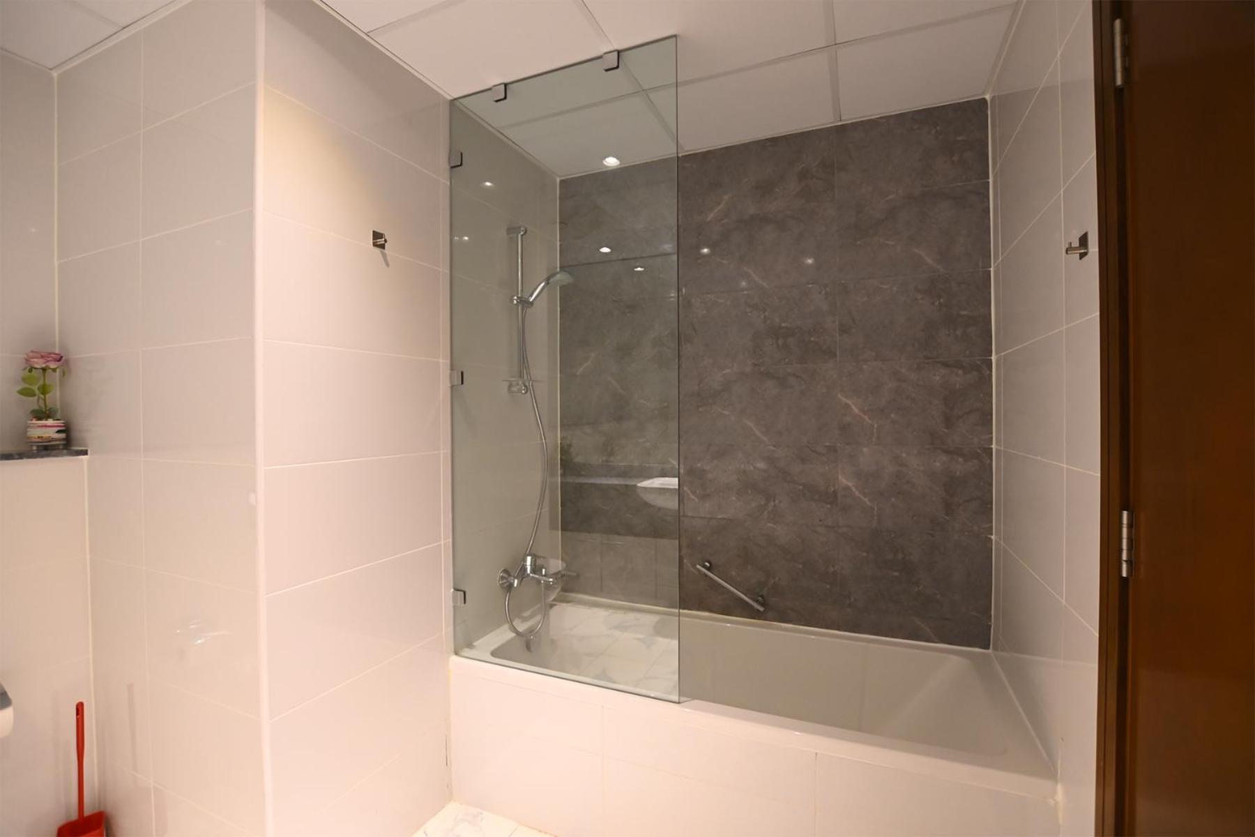 Brown Stone - Canal View Five Star Daire Dubai