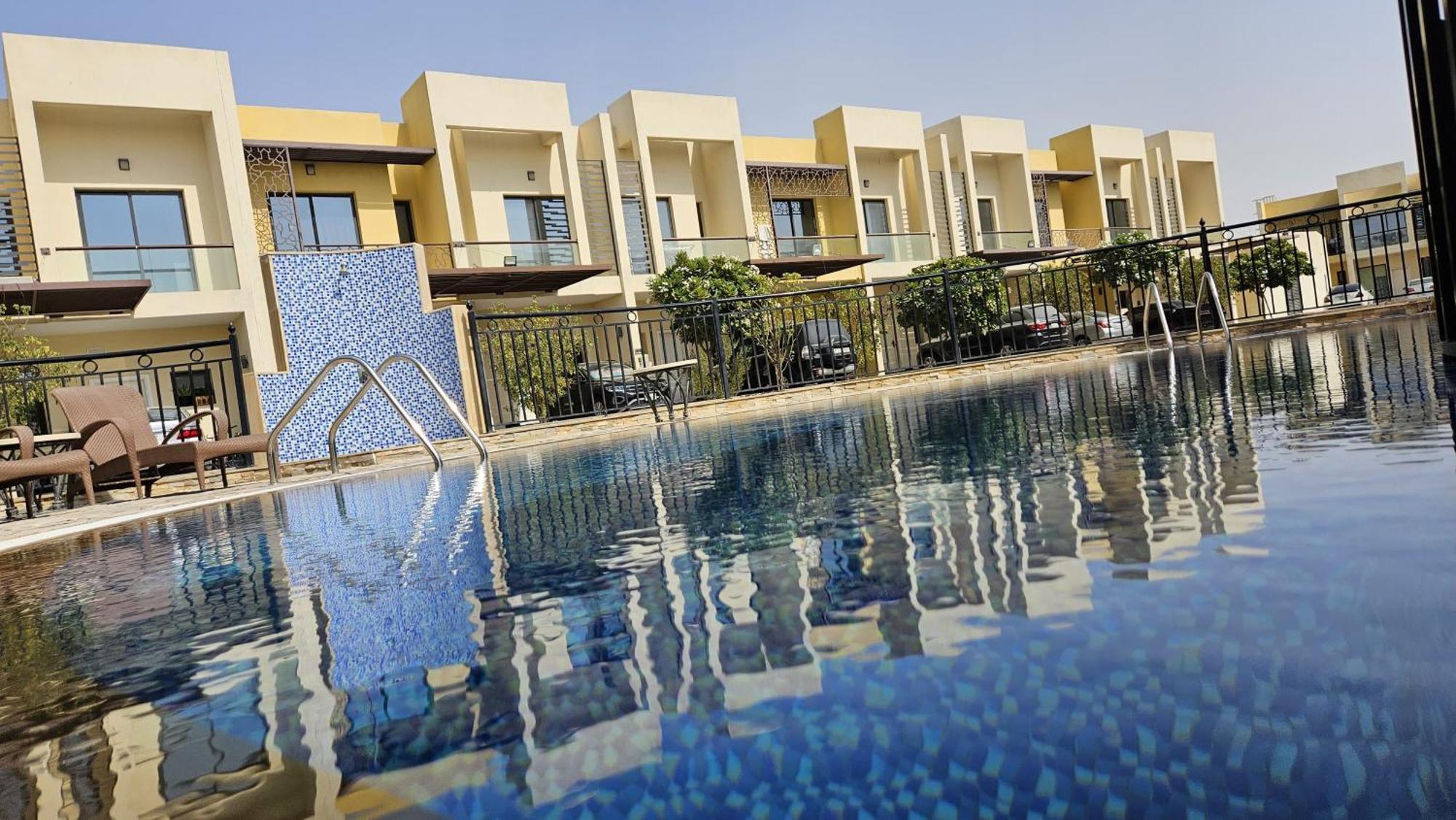 Dubai's Hidden Gem, 3bedroom + Private Pool