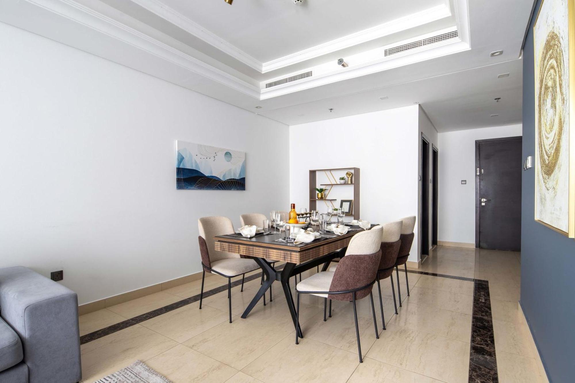 Frank Porter - Mon Reve Apartment