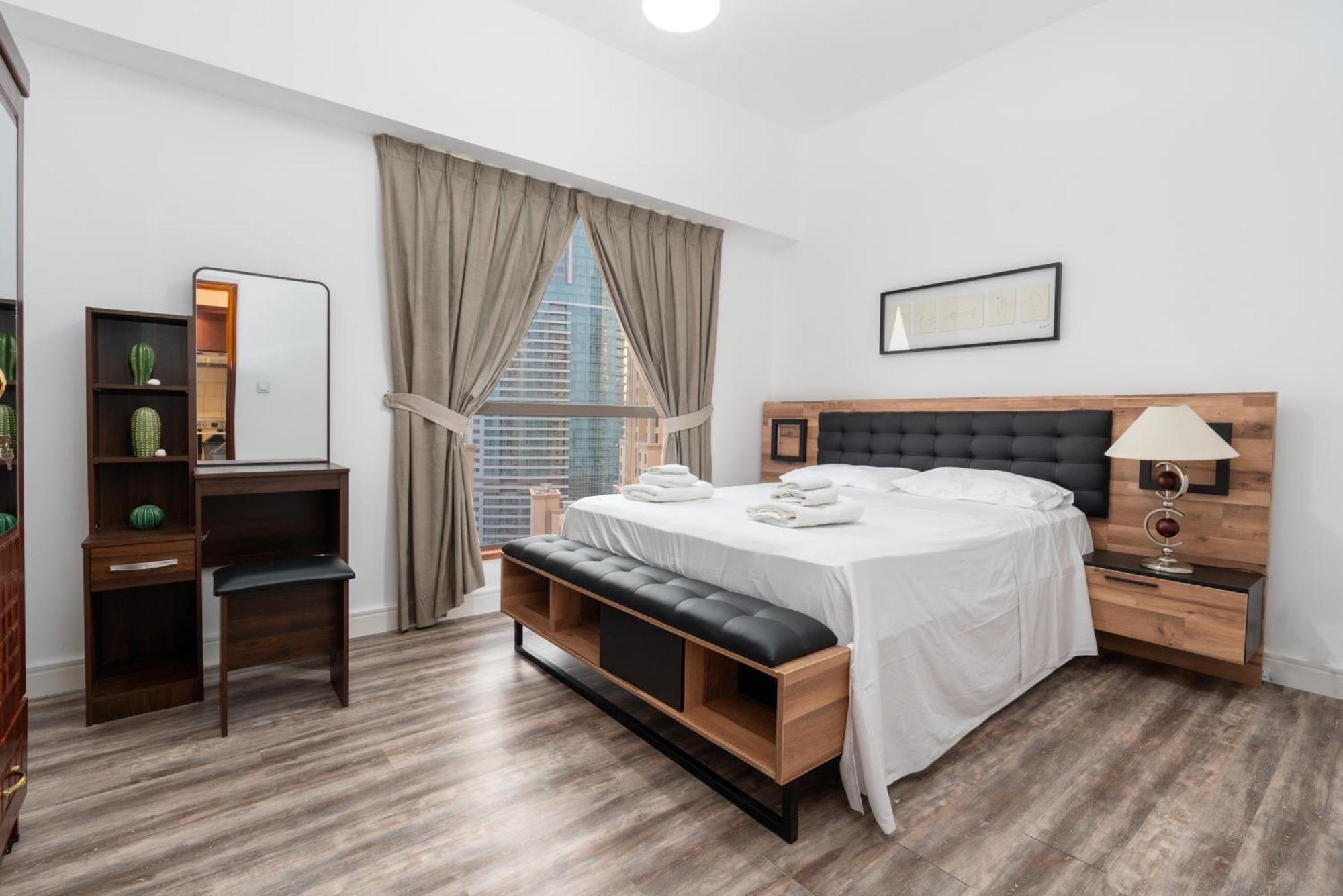 Apartment Huge On The Dubai