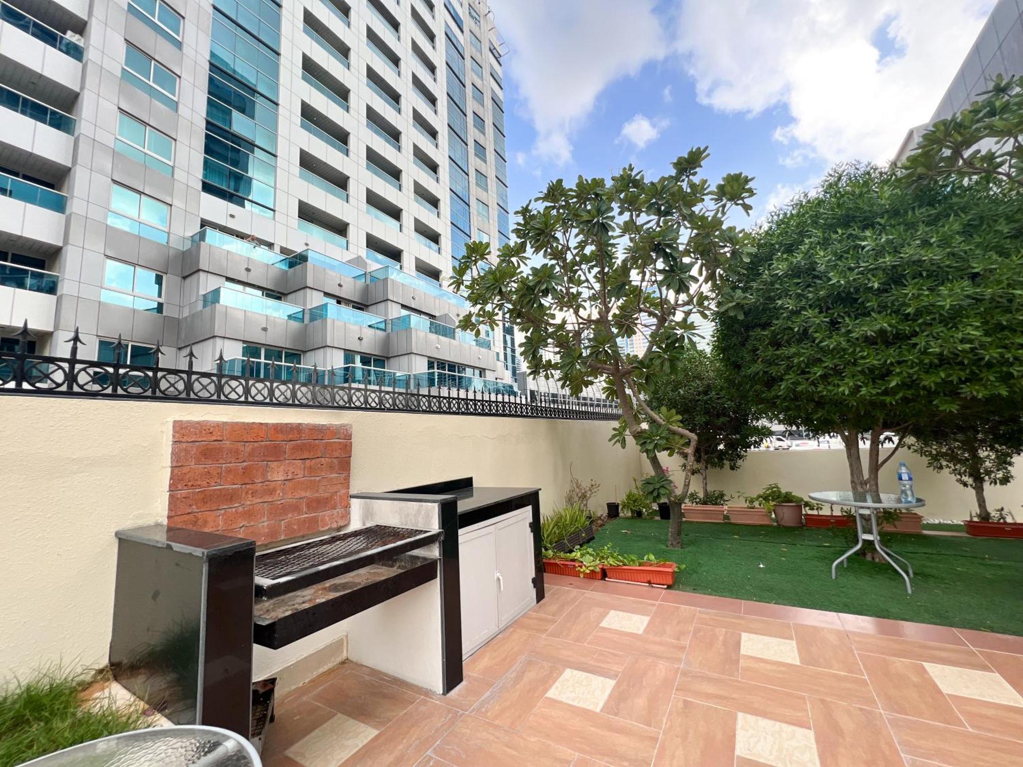 Spacious 2 Bed At Marina High Floor Apartment Dubai