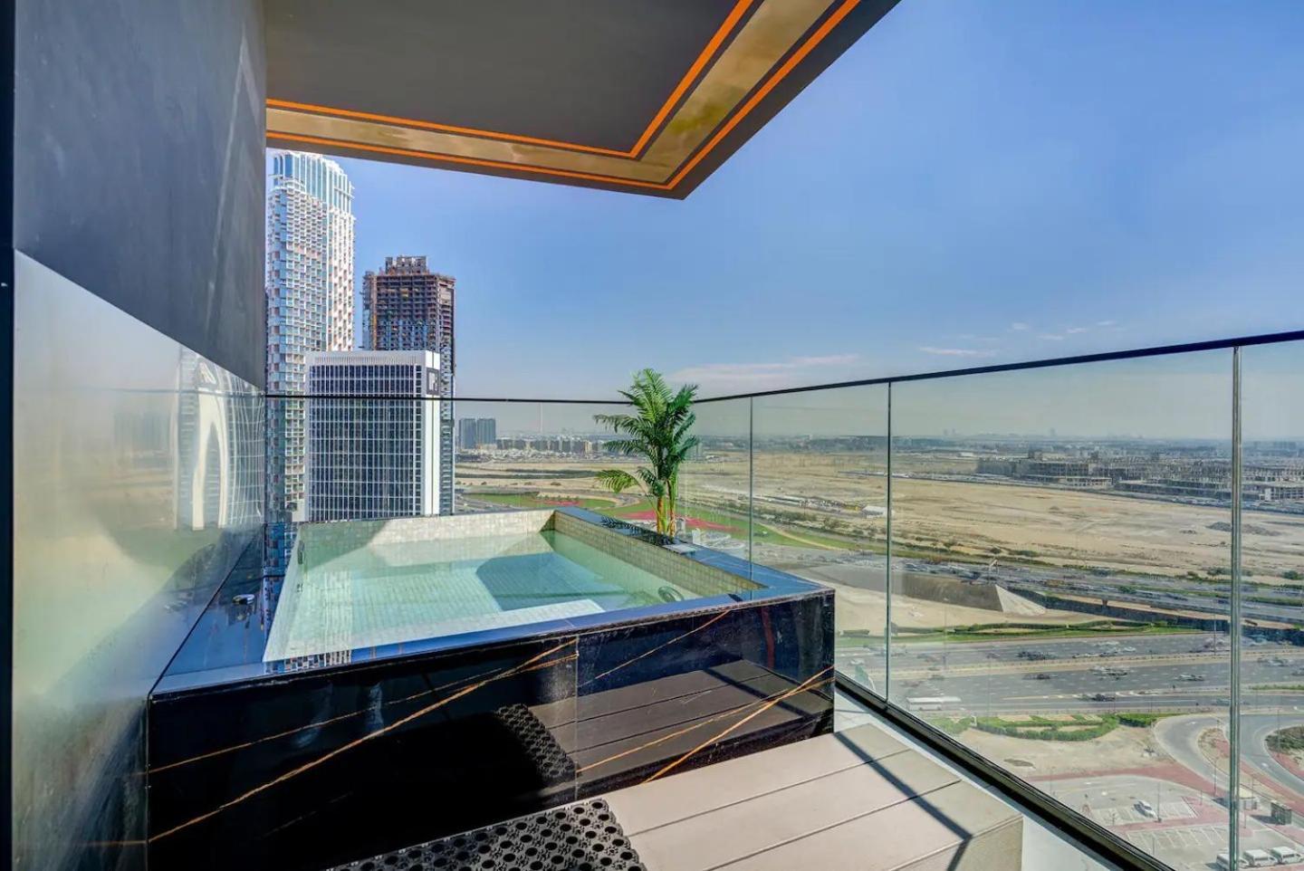 Keyrock Living - Luxury Furnished 2 Bedroom In Business Bay With Jacuzzi - Binghatti Canal *