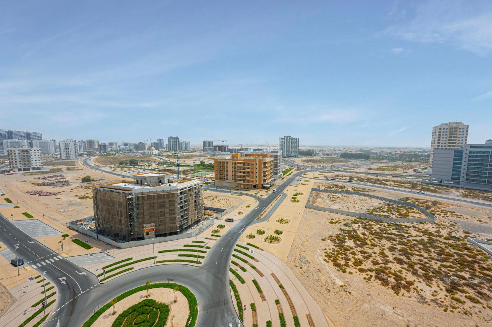 Urban Getaway In Dubailand *