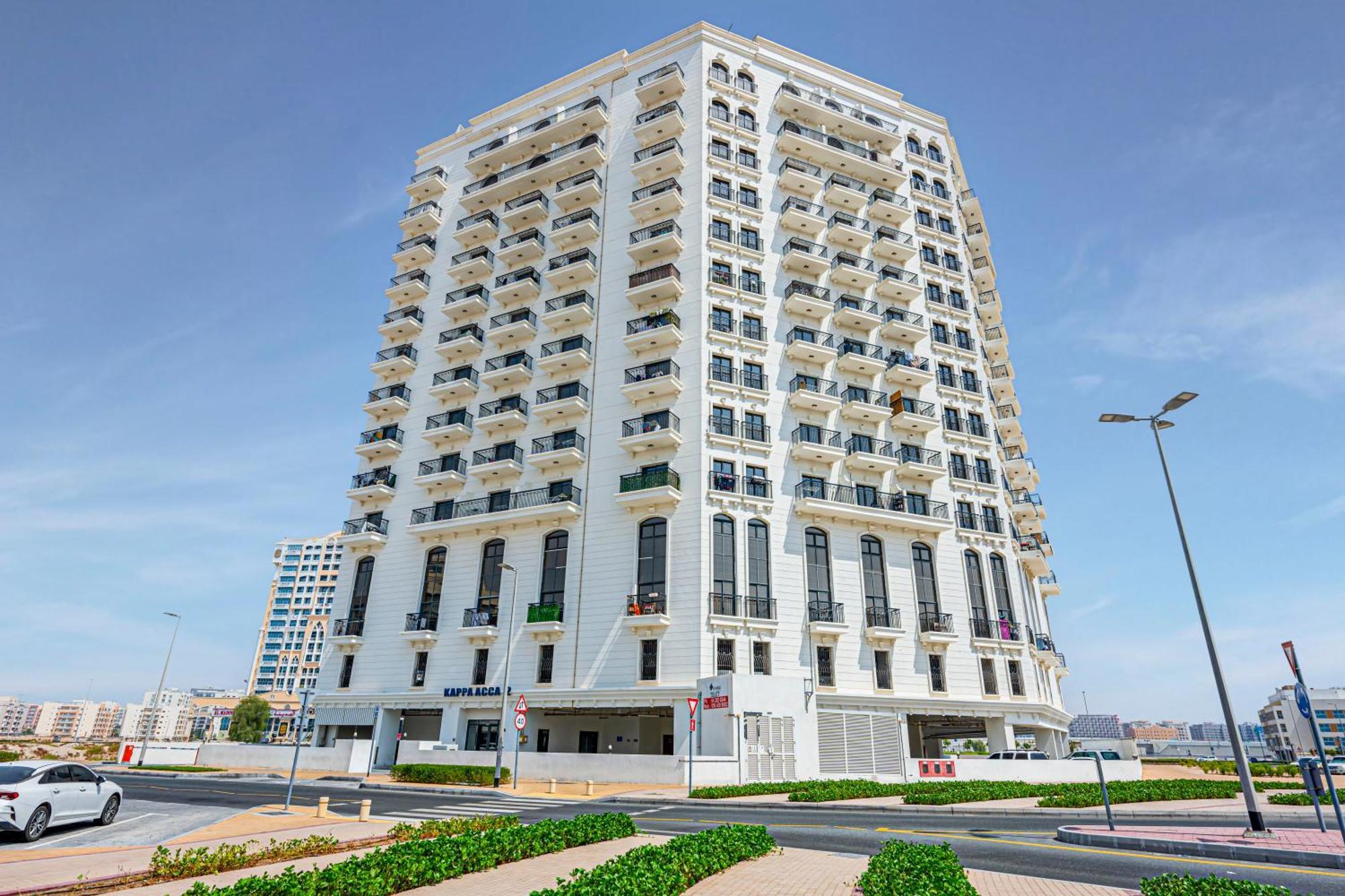 Relaxing In Exciting Dubailand District