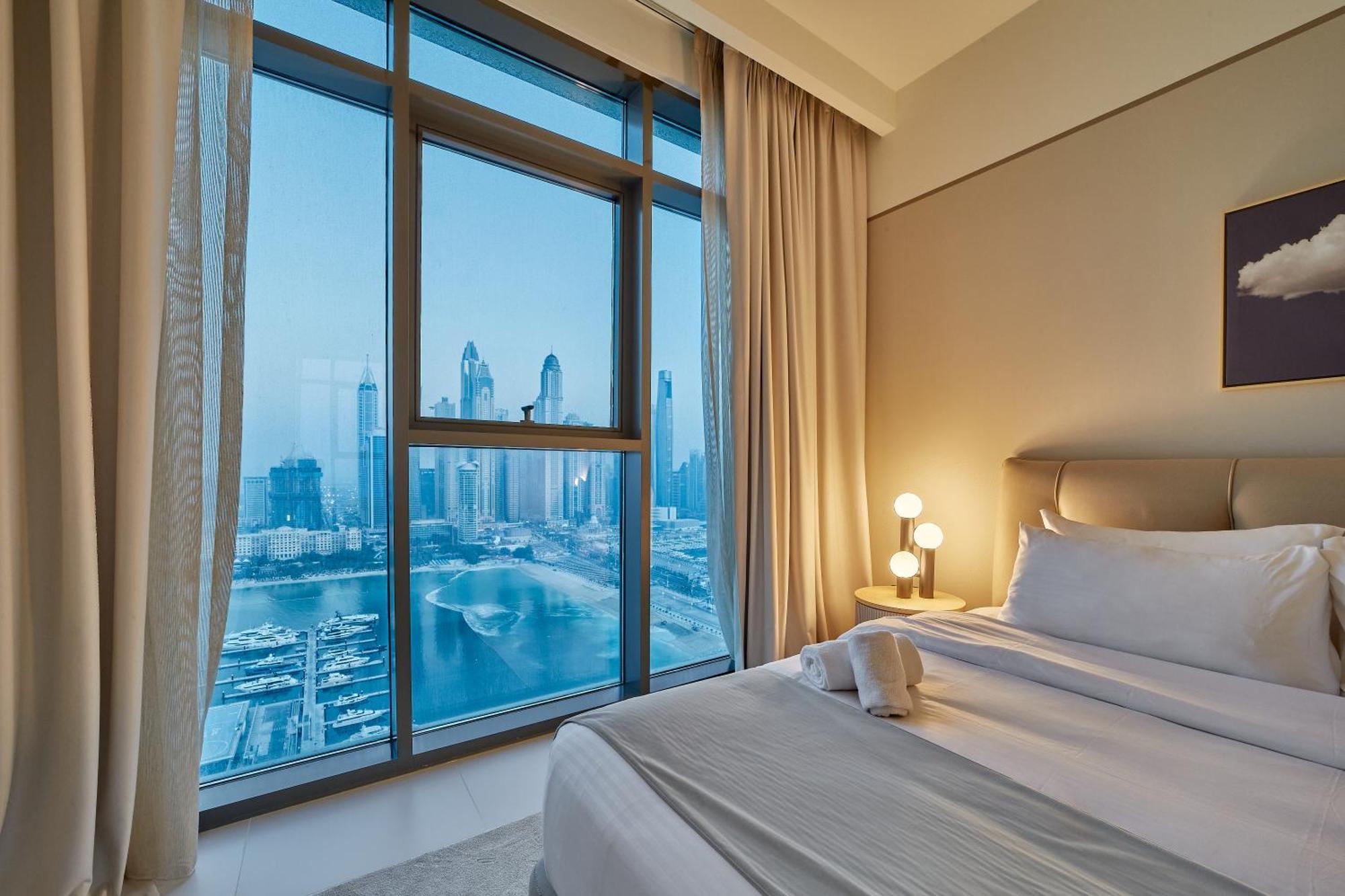2br Beachfront With Stunning Marina View Dubai