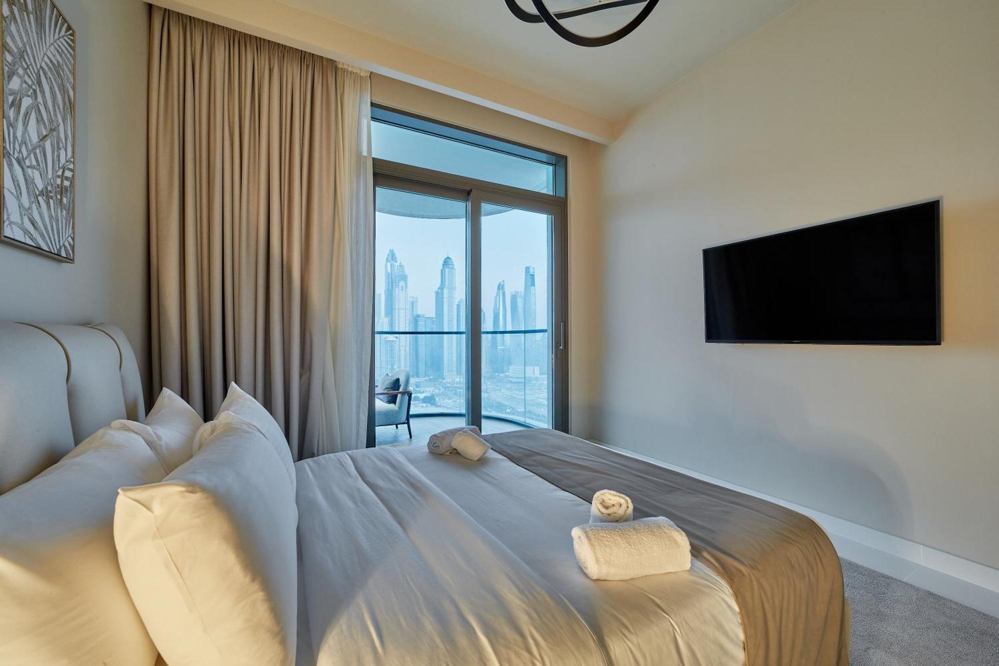 2br Beachfront With Stunning Marina View Apartment