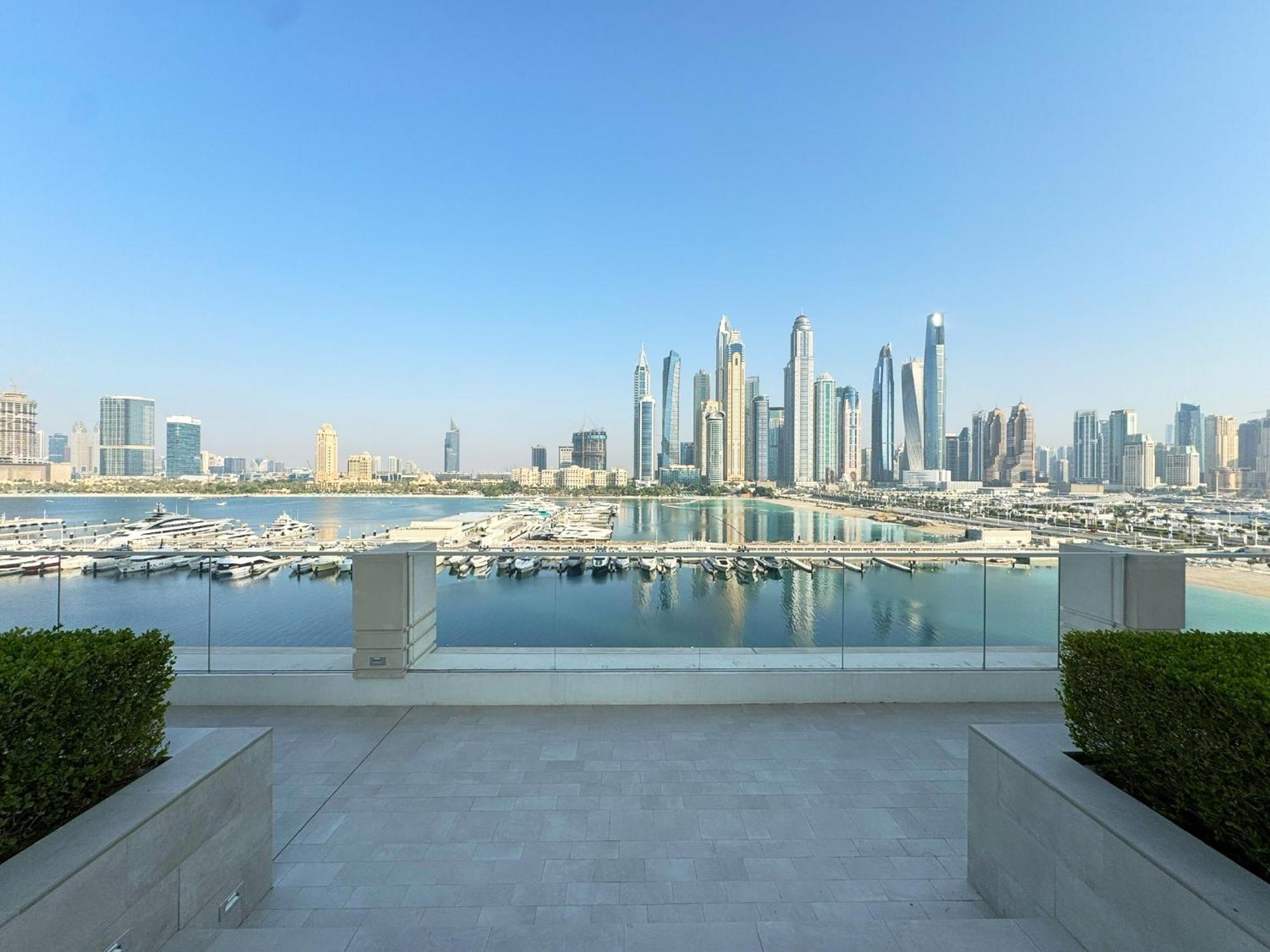 2br Beachfront With Stunning Marina View Apartment *