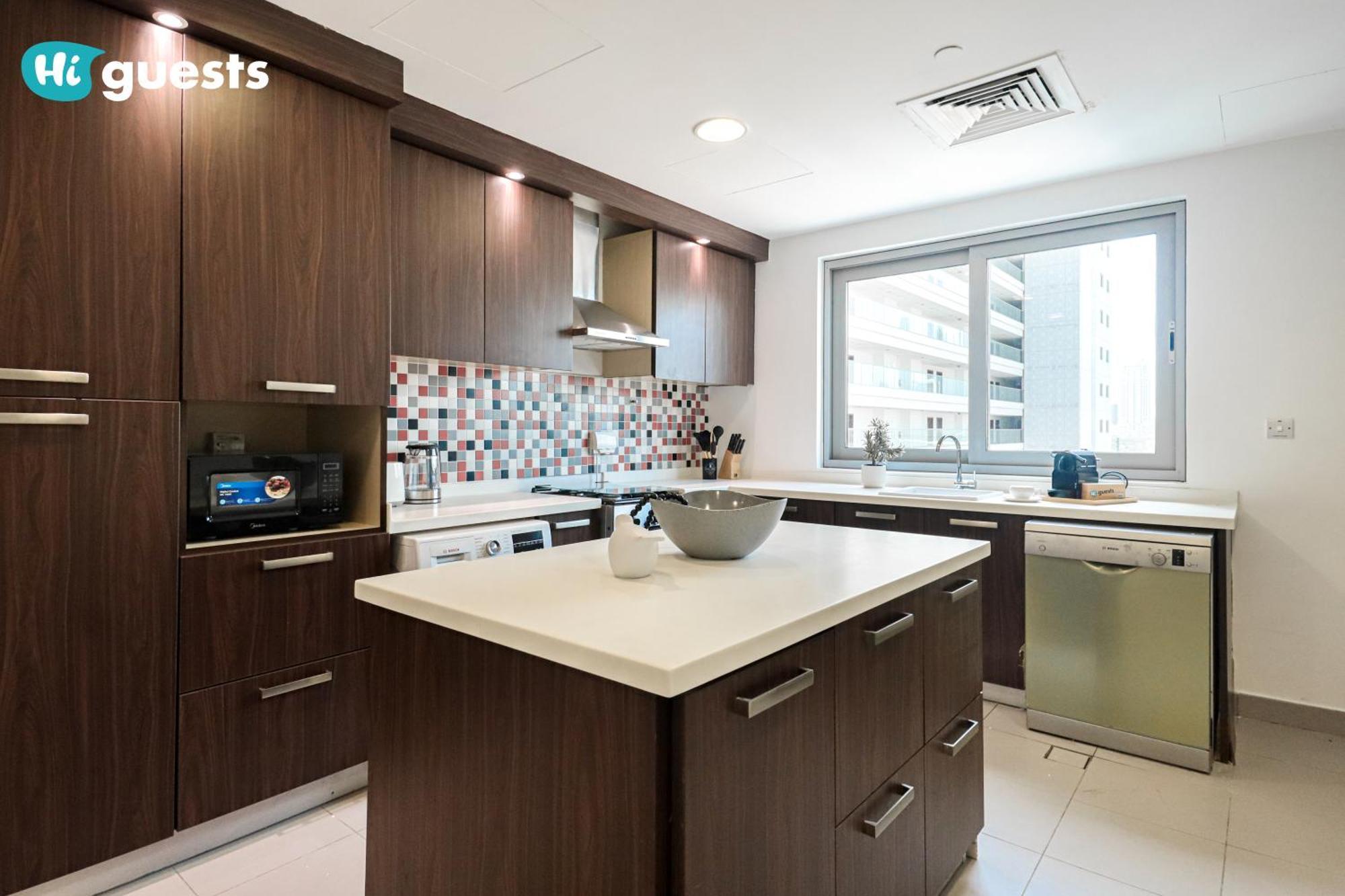 Higuests - Premier Beachfront Stylish 2br Maid Apartment Dubai