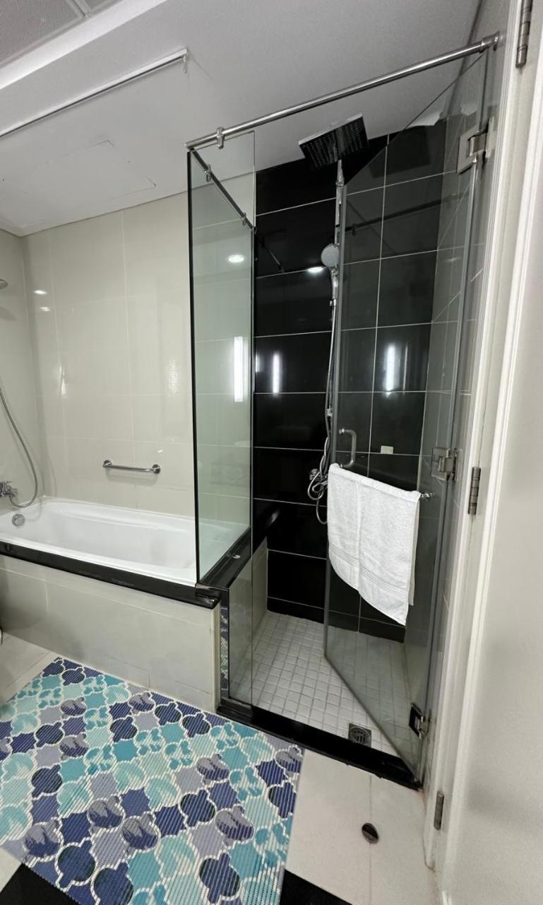 Luxury 1br With Burj Khalifa View In A 5 Star Facilities - 5 Min Walk To Mall Apartment Dubai