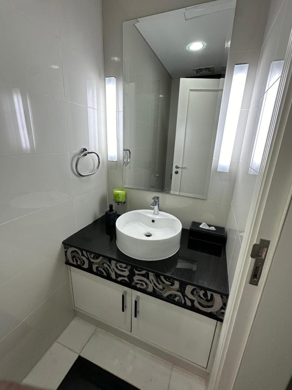 Apartment Luxury 1br With Burj Khalifa View In A 5 Star Facilities - 5 Min Walk To Mall Dubai