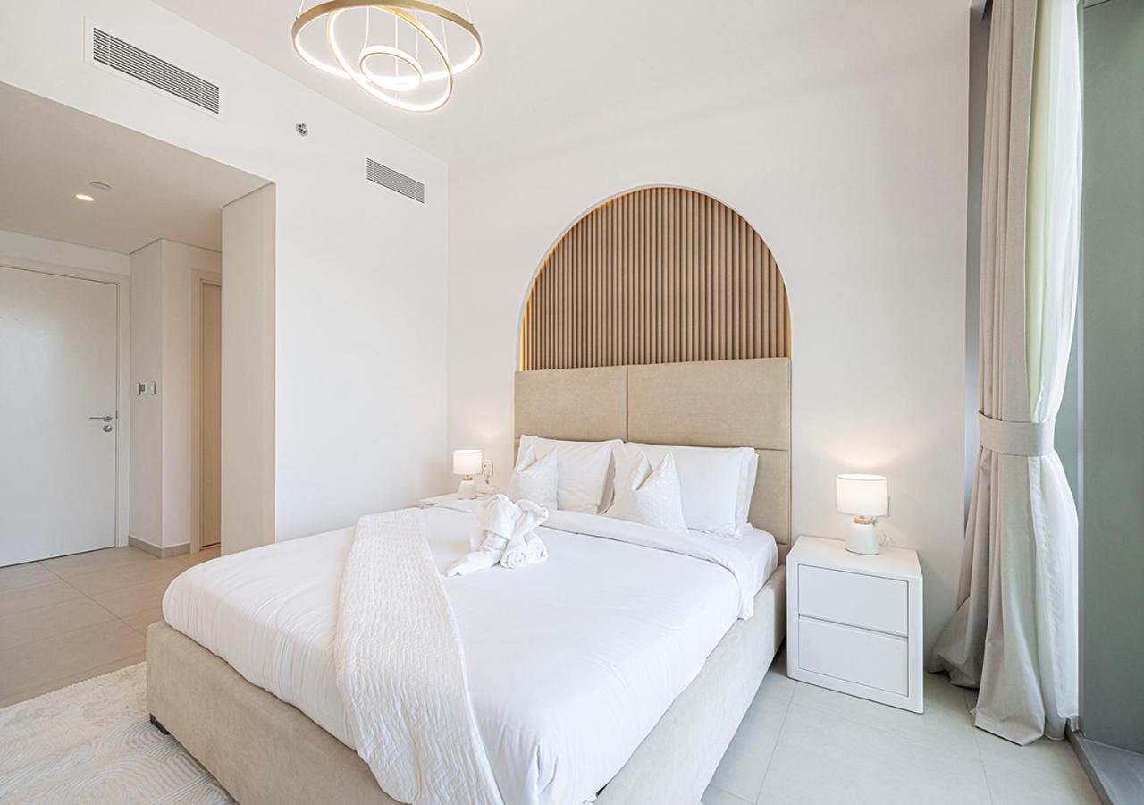 Luxurious Burj Khalifa View 5 Star 4bd In Downtown With Mall Access - Brand New * Dubai