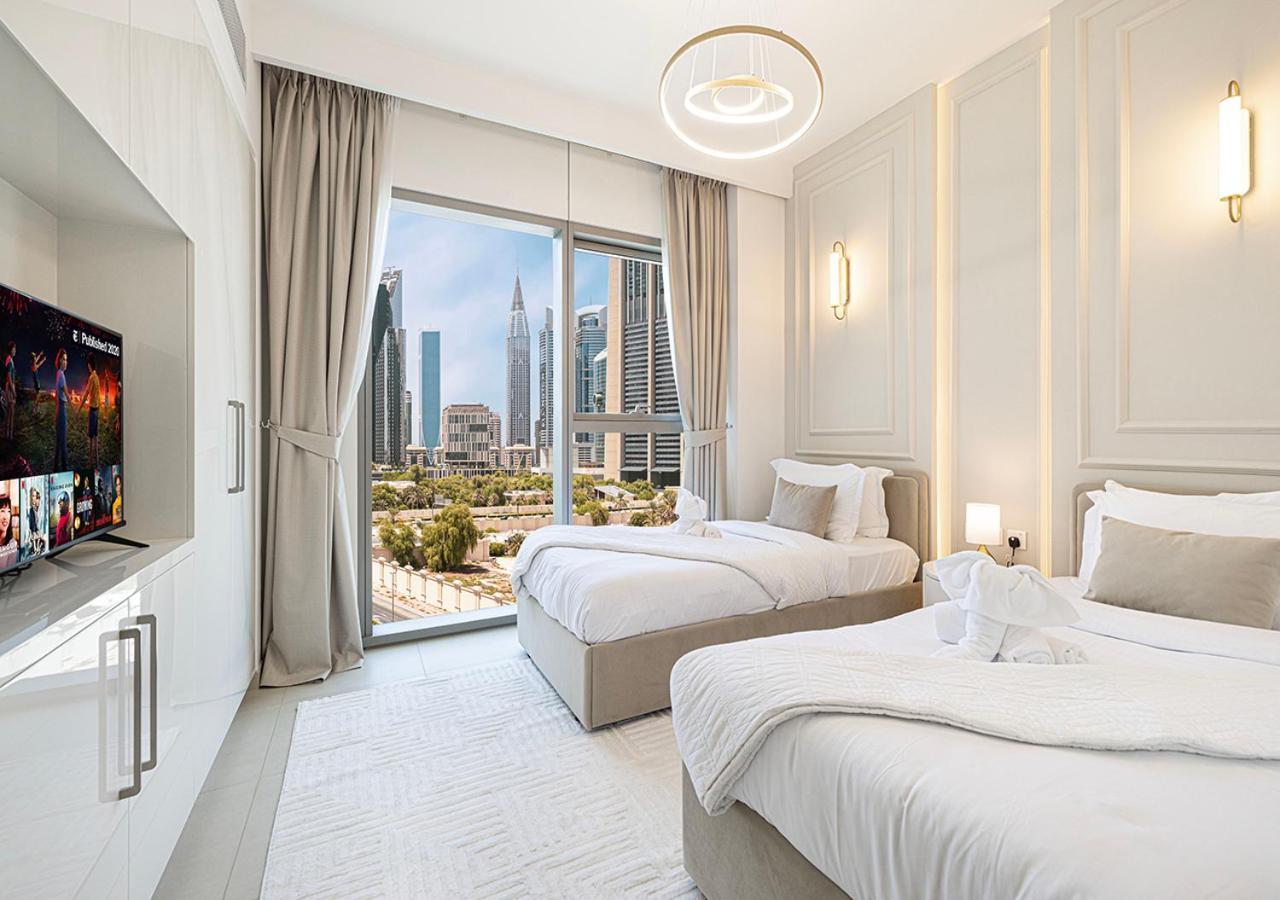 Luxurious Burj Khalifa View 5 Star 4bd In Downtown With Mall Access - Brand New