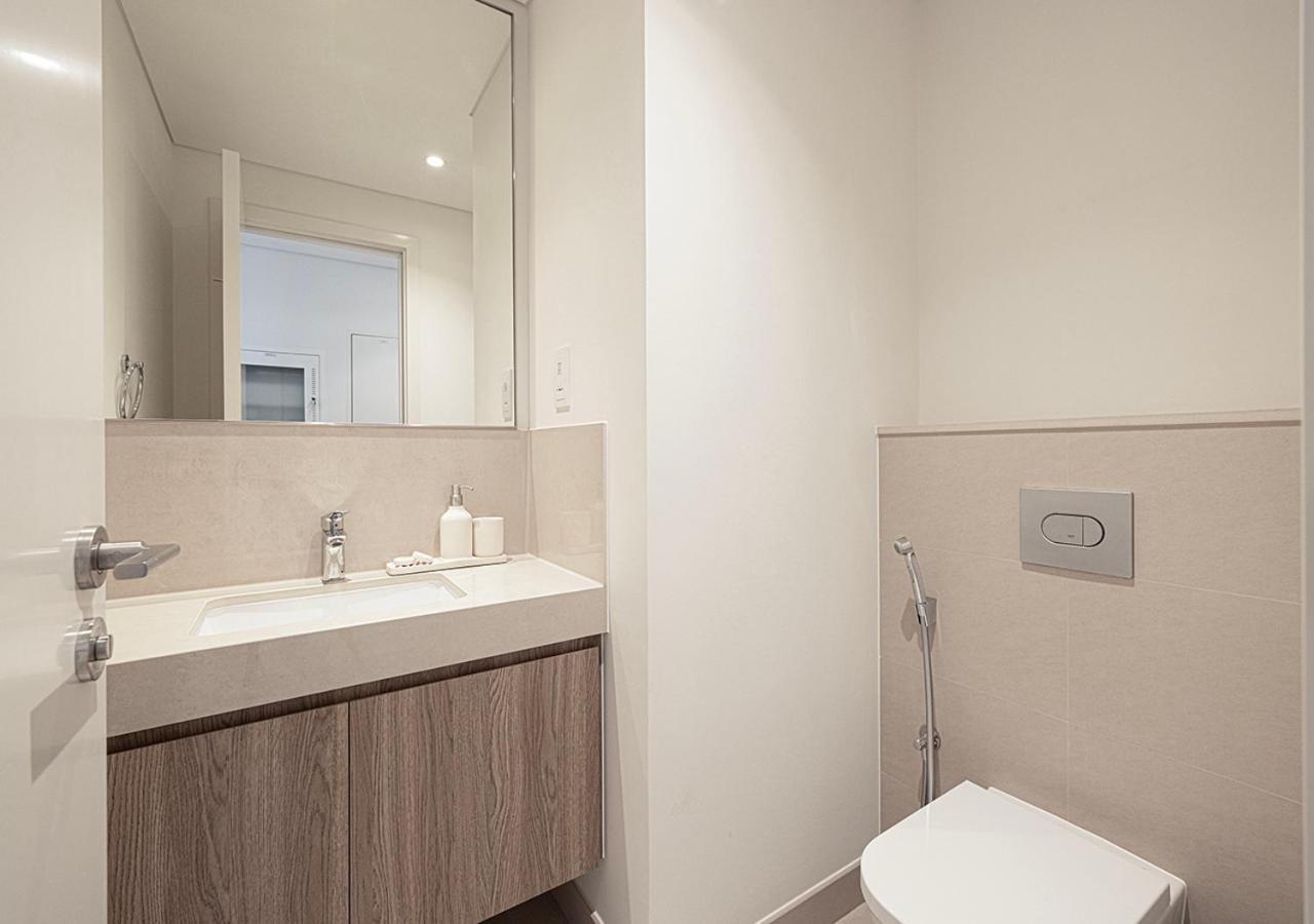 Luxurious Burj Khalifa View 5 Star 4bd In Downtown With Mall Access - Brand New * Dubai