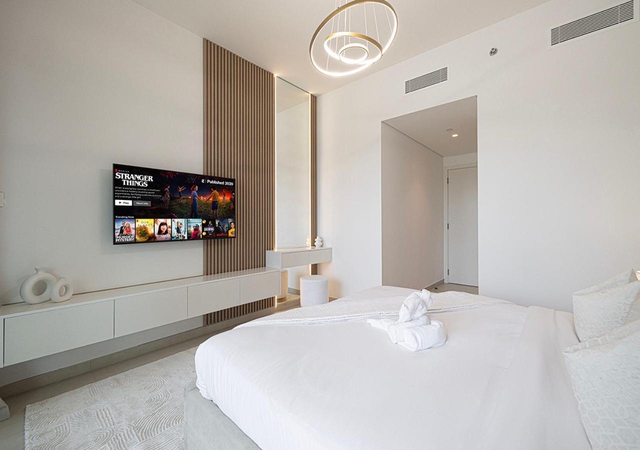 Luxurious Burj Khalifa View 5 Star 4bd In Downtown With Mall Access - Brand New Apartment