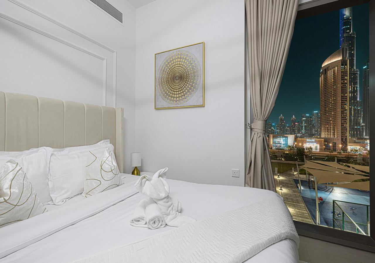 Luxurious Burj Khalifa View 5 Star 4bd In Downtown With Mall Access - Brand New * Dubai