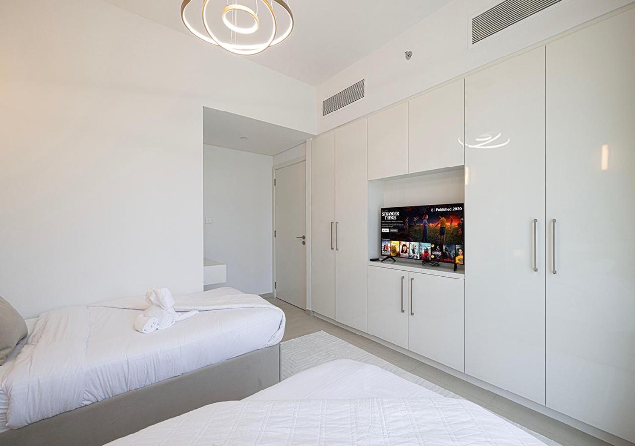 Luxurious Burj Khalifa View 5 Star 4bd In Downtown With Mall Access - Brand New *