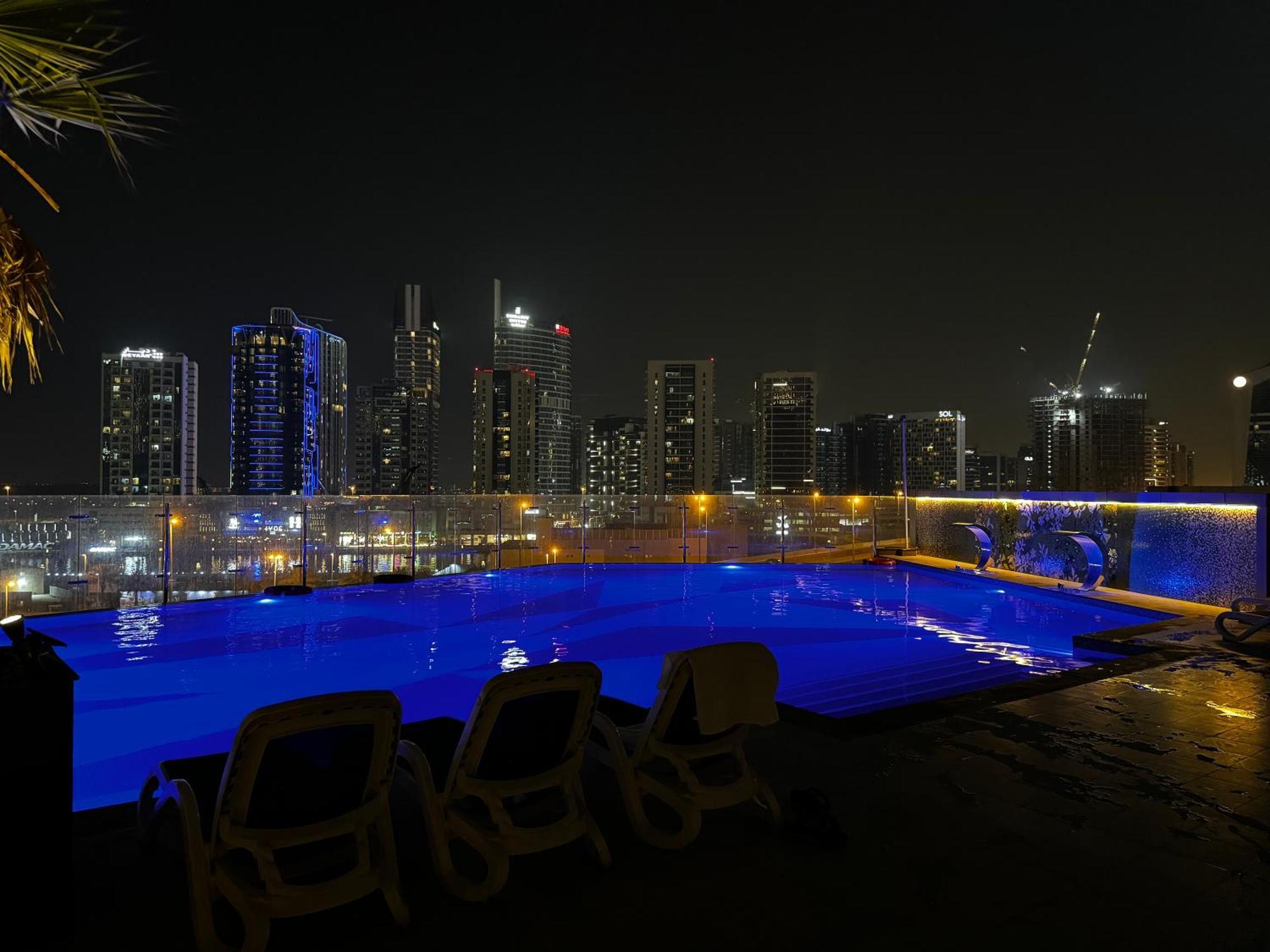 Spacious Studio, 4 Guests In The Heart Of * Dubai