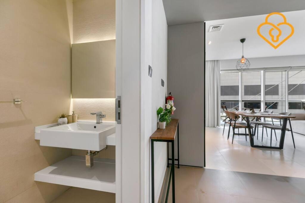 Apartment Keysplease Large 1 Bedroom Walk To Metro, West Avenue Tower Marina *