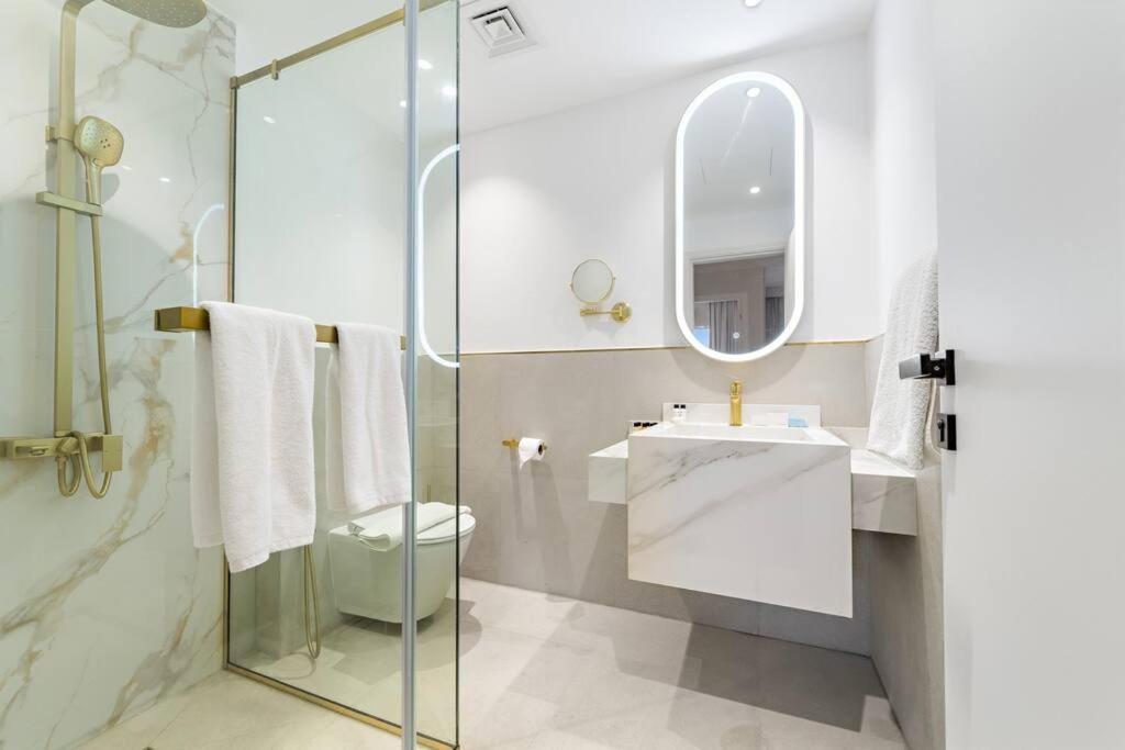 Apartment First Class 2br Breathtaking & Palm View Dubai