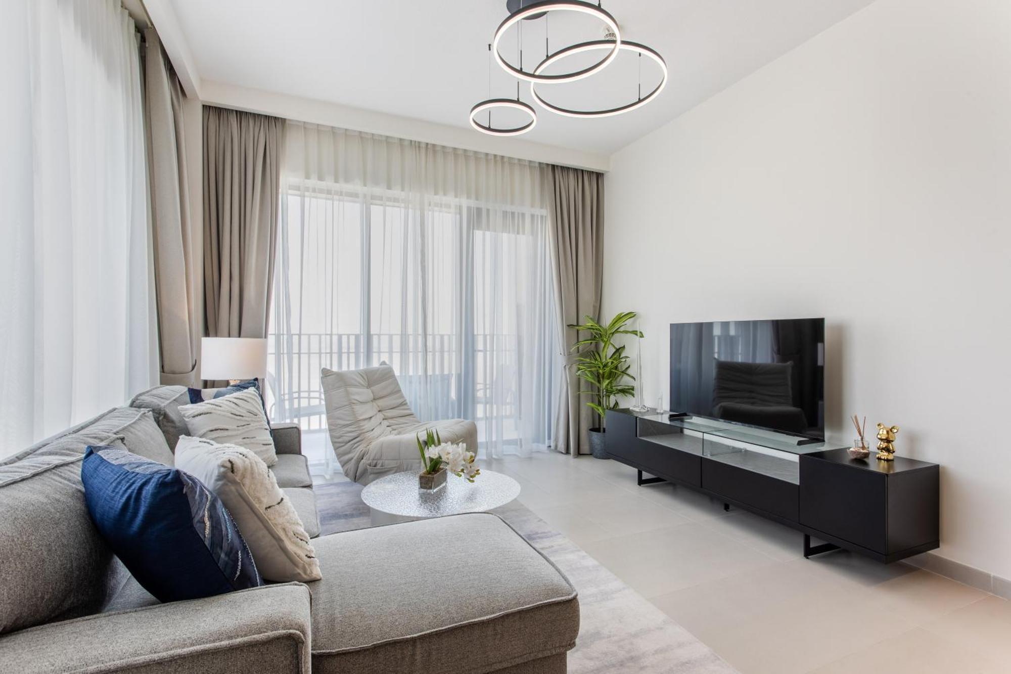 Apartment Modern 1br Creek Access Summer 3 Dubai