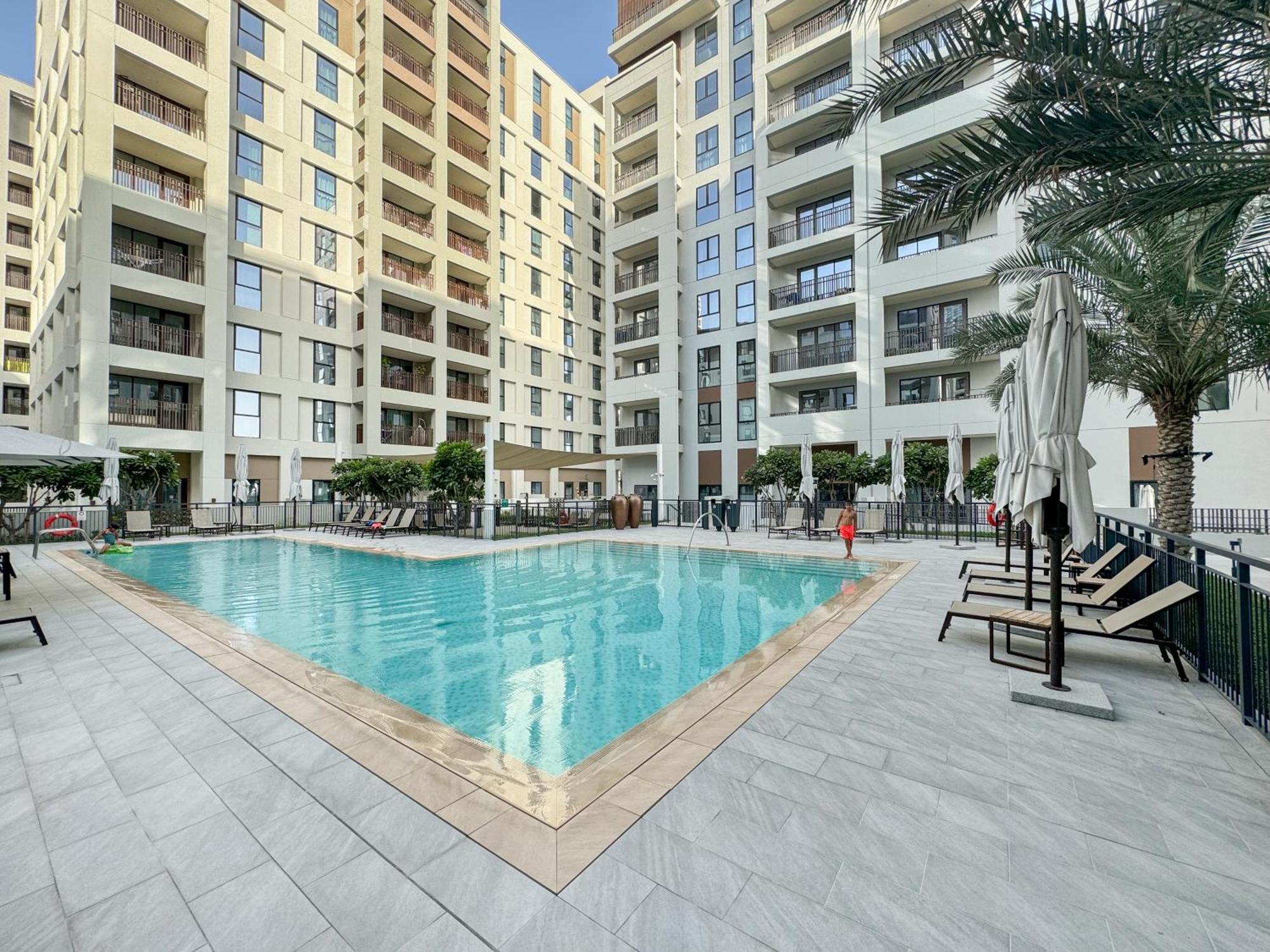 Modern 1br Creek Access Summer 3 Apartment Dubai