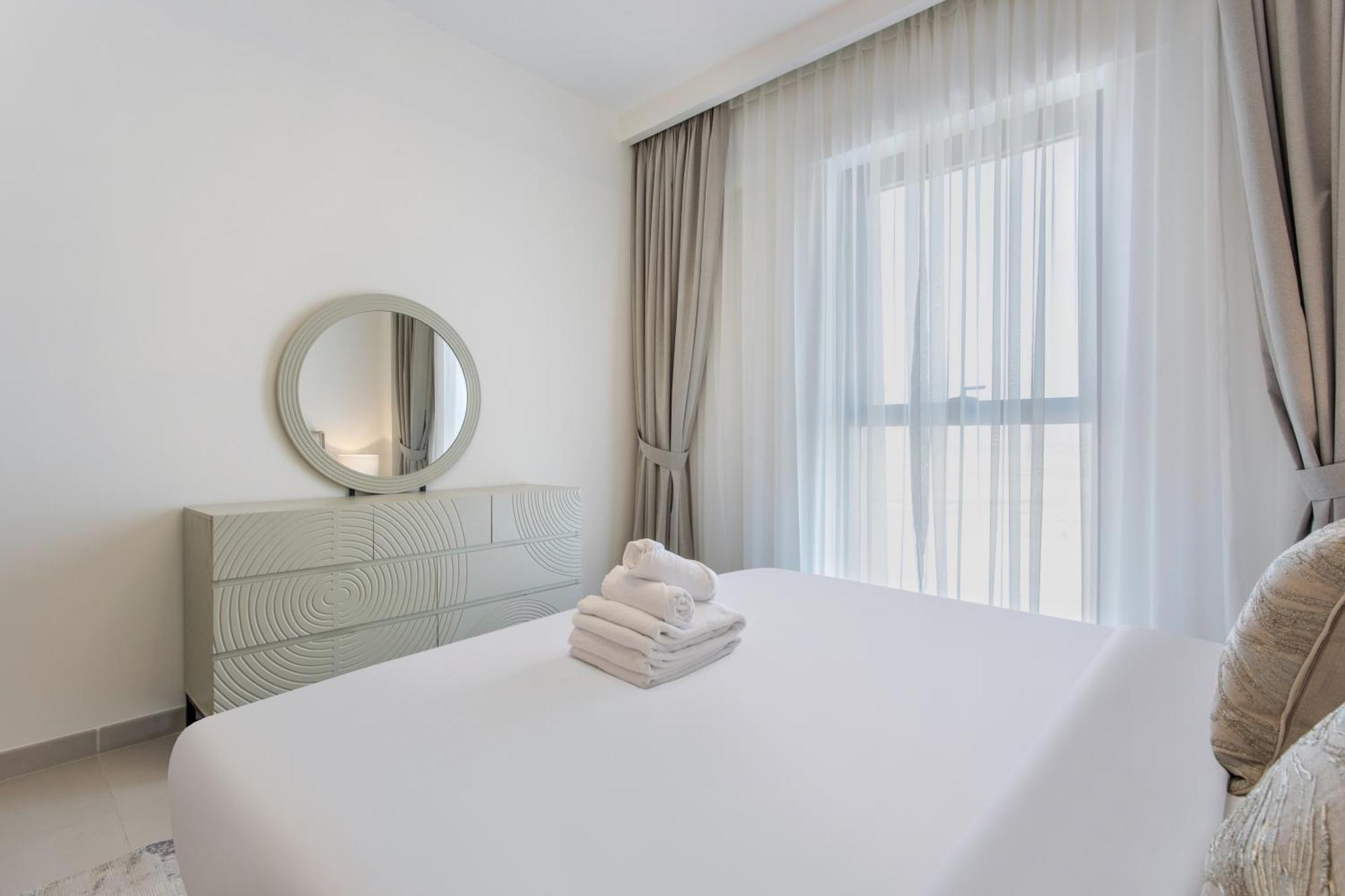 Modern 1br Creek Access Summer 3 Dubai