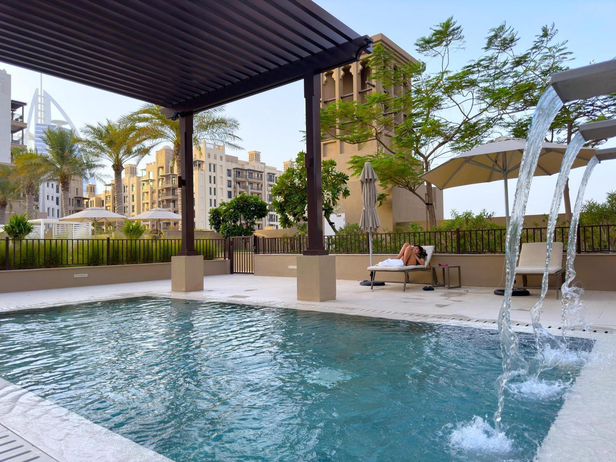 Megaluxury Flat Resort, Amazing Pool, Burj Direct View *
