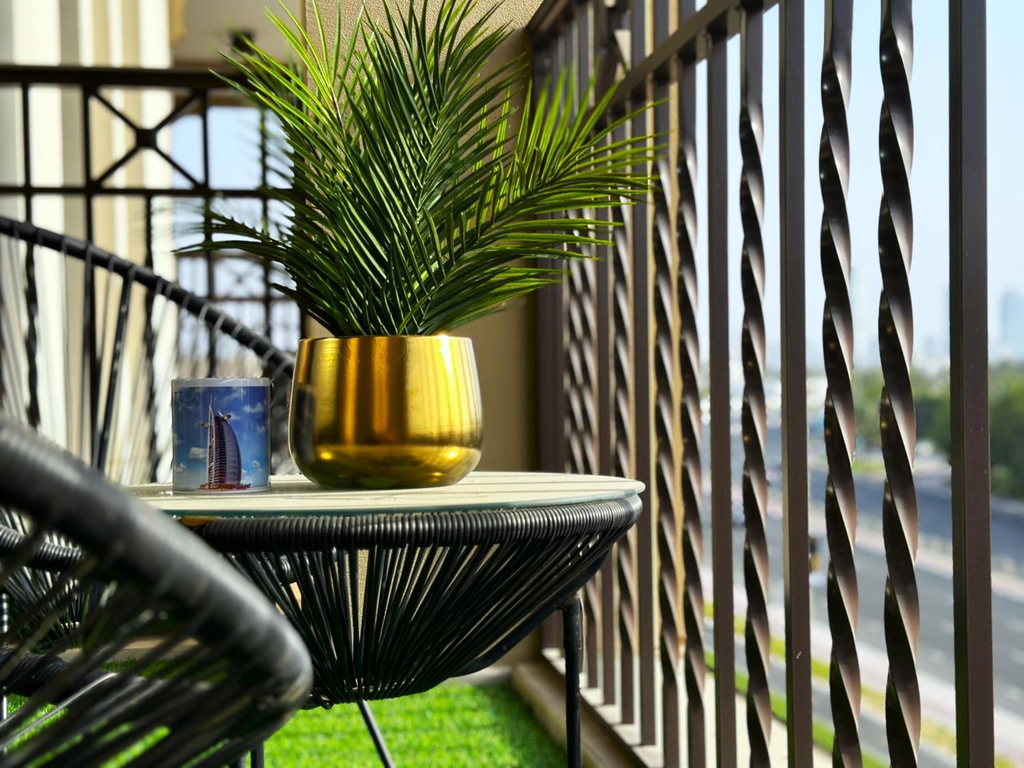 Megaluxury Flat Resort, Amazing Pool, Burj Direct View Apartment *