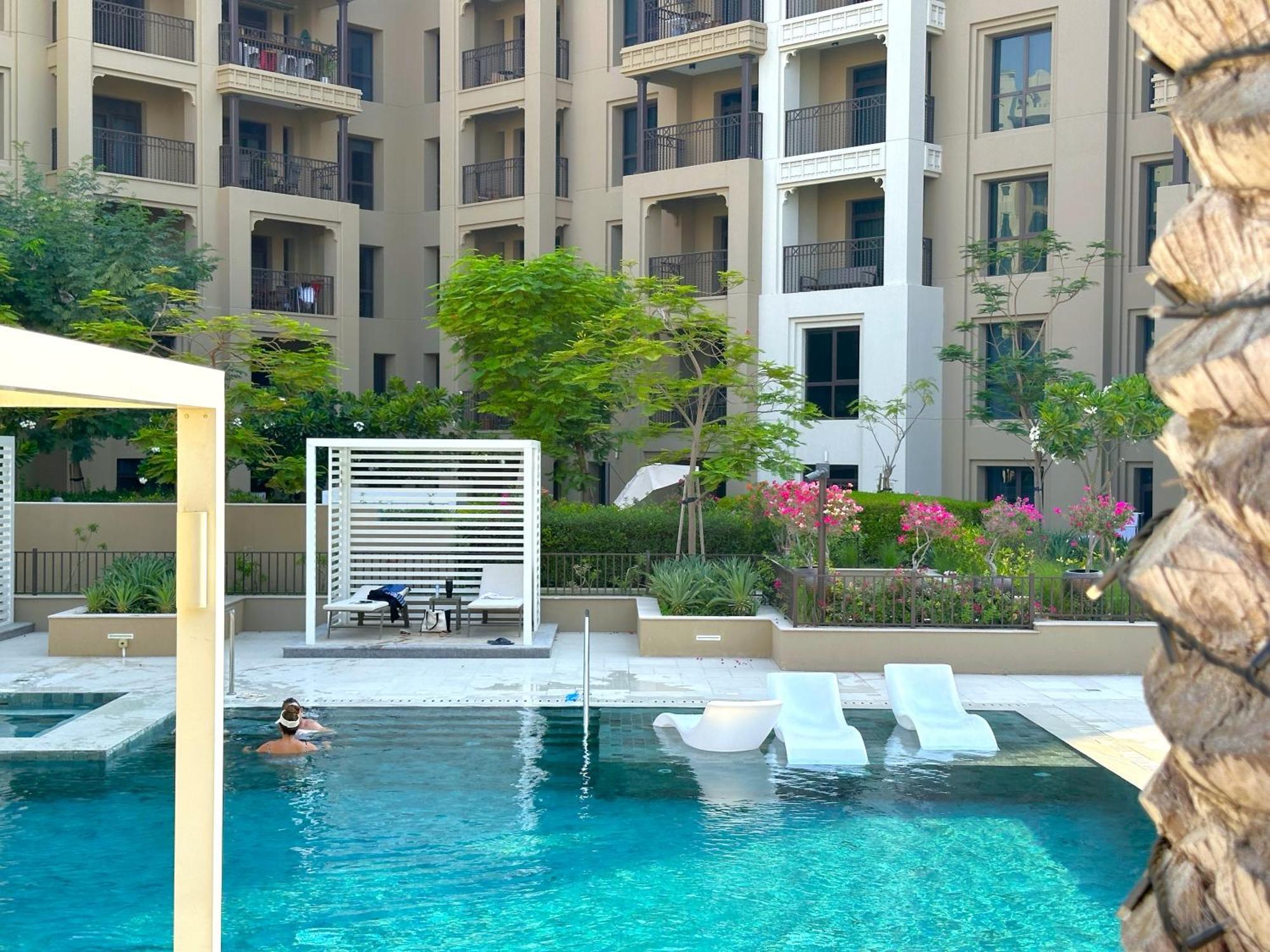 Megaluxury Flat Resort, Amazing Pool, Burj Direct View Apartment Dubai