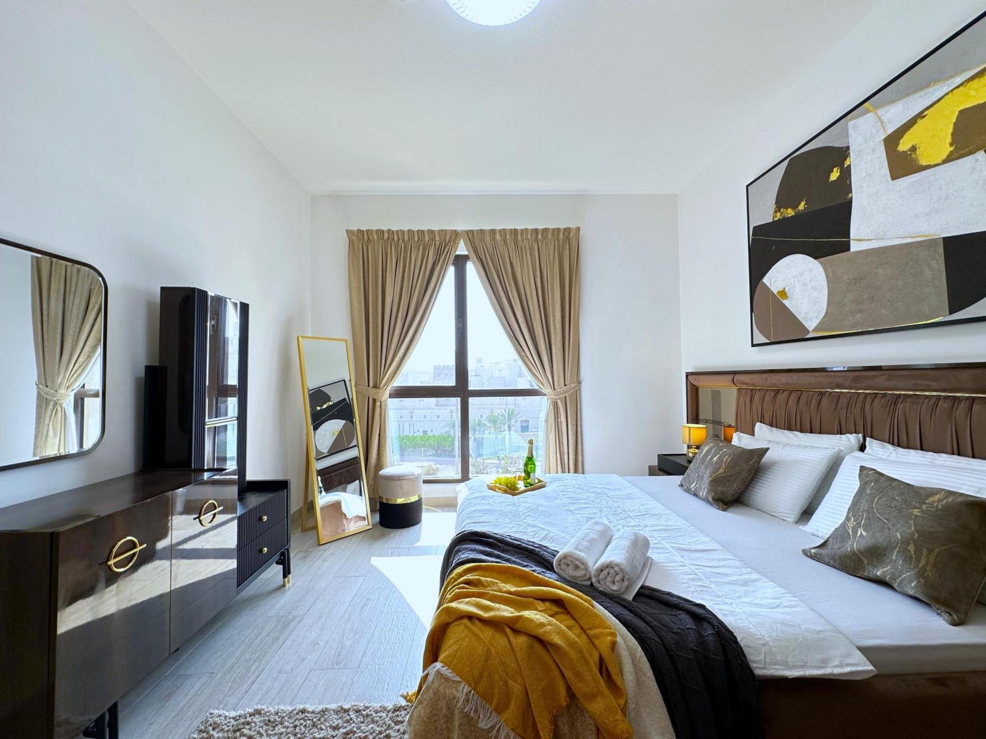 Megaluxury Flat Resort, Amazing Pool, Burj Direct View *