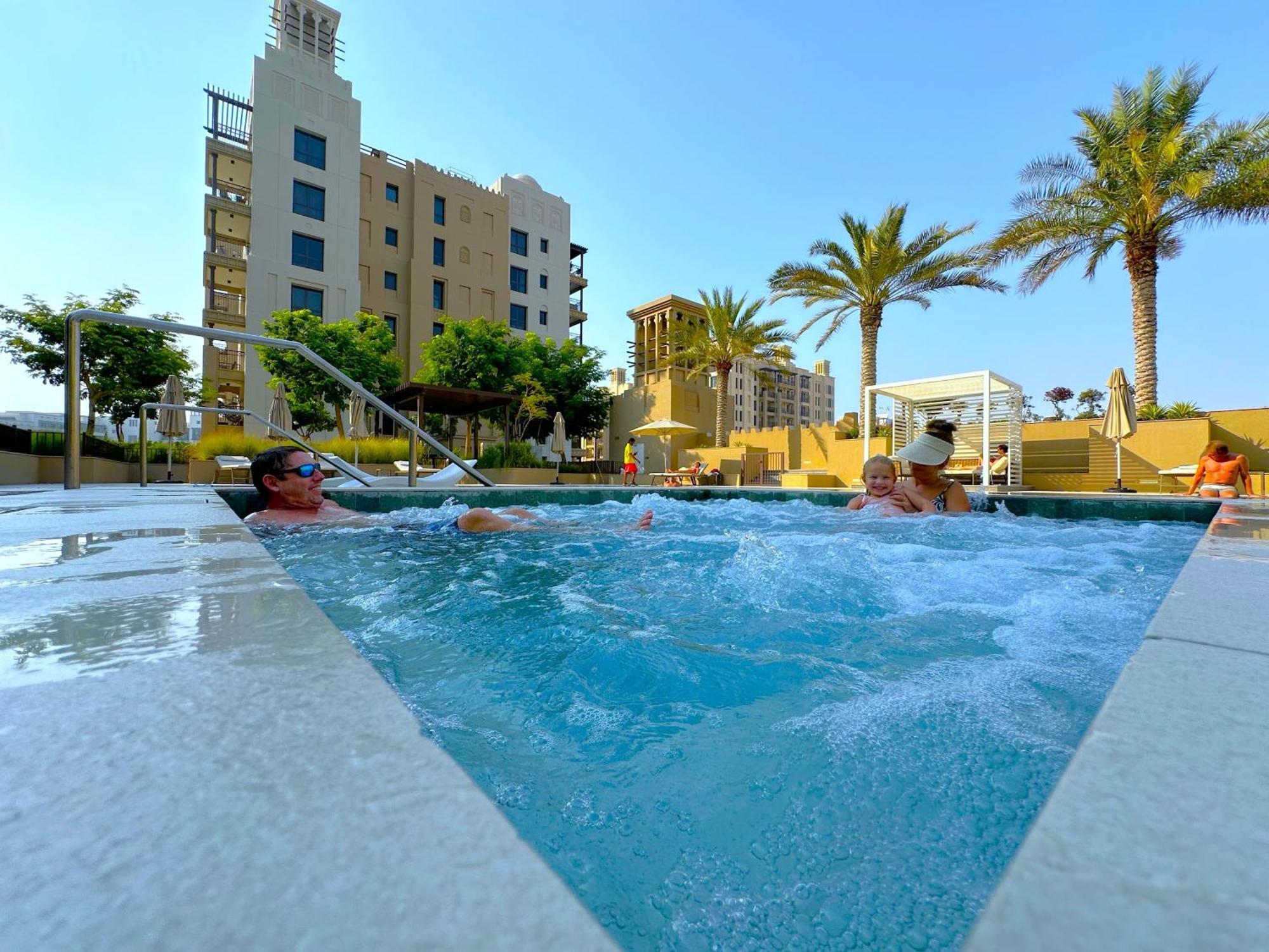 Apartment Megaluxury Flat Resort, Amazing Pool, Burj Direct View
