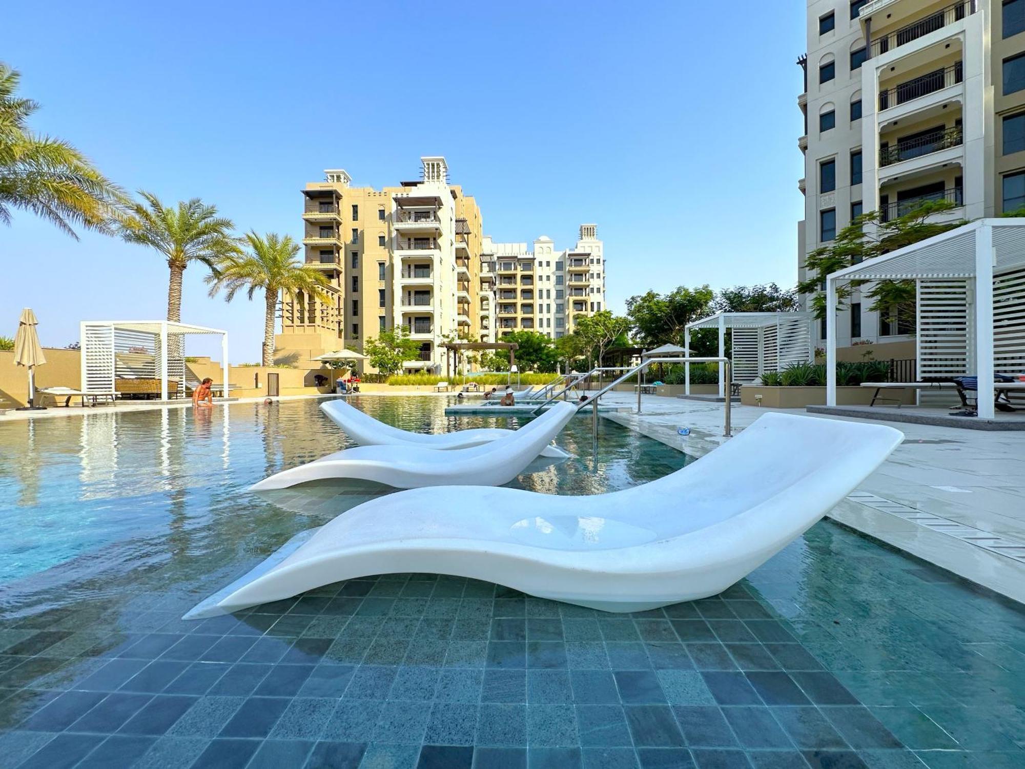 Apartment Megaluxury Flat Resort, Amazing Pool, Burj Direct View *