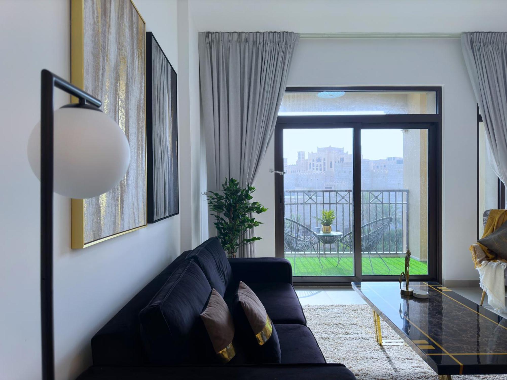 Megaluxury Flat Resort, Amazing Pool, Burj Direct View * Dubai