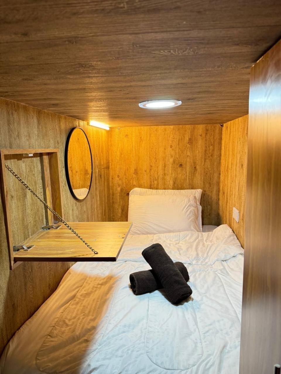 Capsule In Business Bay Near Downtown