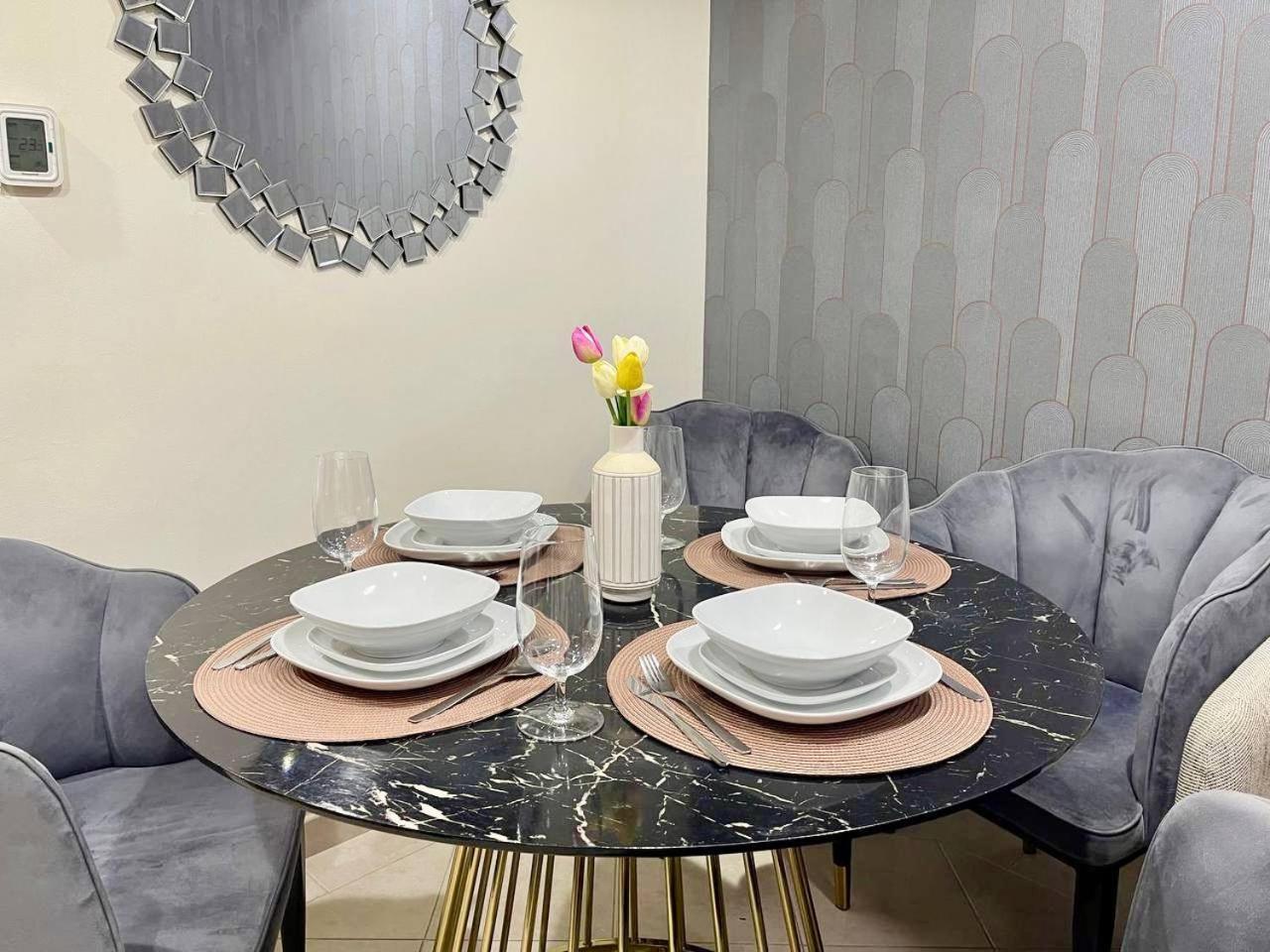 Apartment Amazing In The Crescent A Tower Impz *