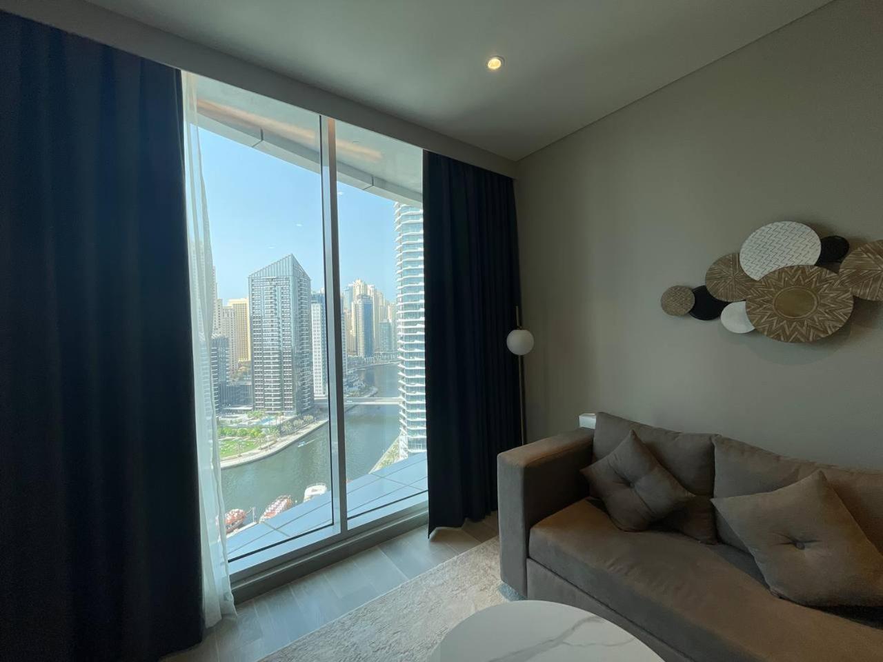 Marina Walk Gem Modern With Pool & Gym Access, Steps To & Metro *