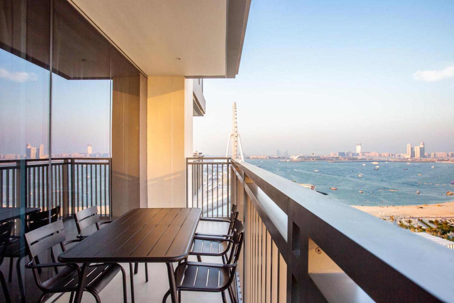 Blueground 5242 Tower Sea View Pool Garage Dxb-951 *