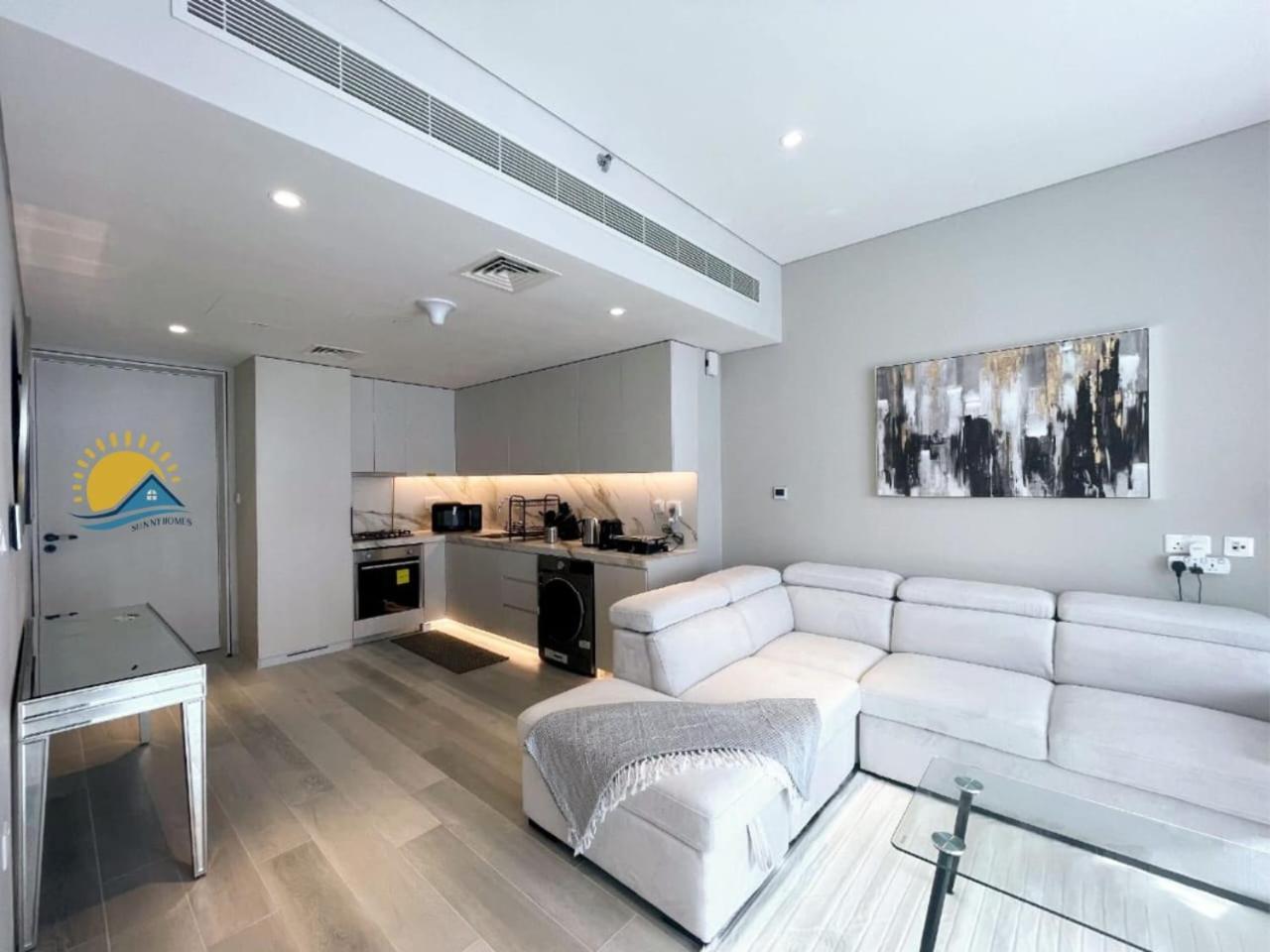 Marina Walk Gem Modern With Pool & Gym Access, Steps To & Metro Apartment *