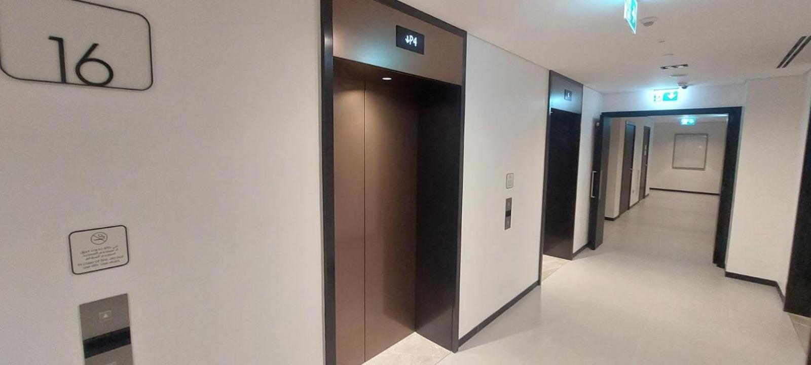 Burj Crown M Bin Rasheed Family In Downtown Apartment