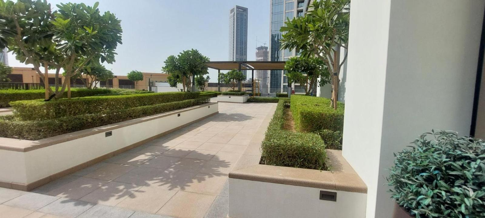 Burj Crown M Bin Rasheed Family In Downtown Apartment *