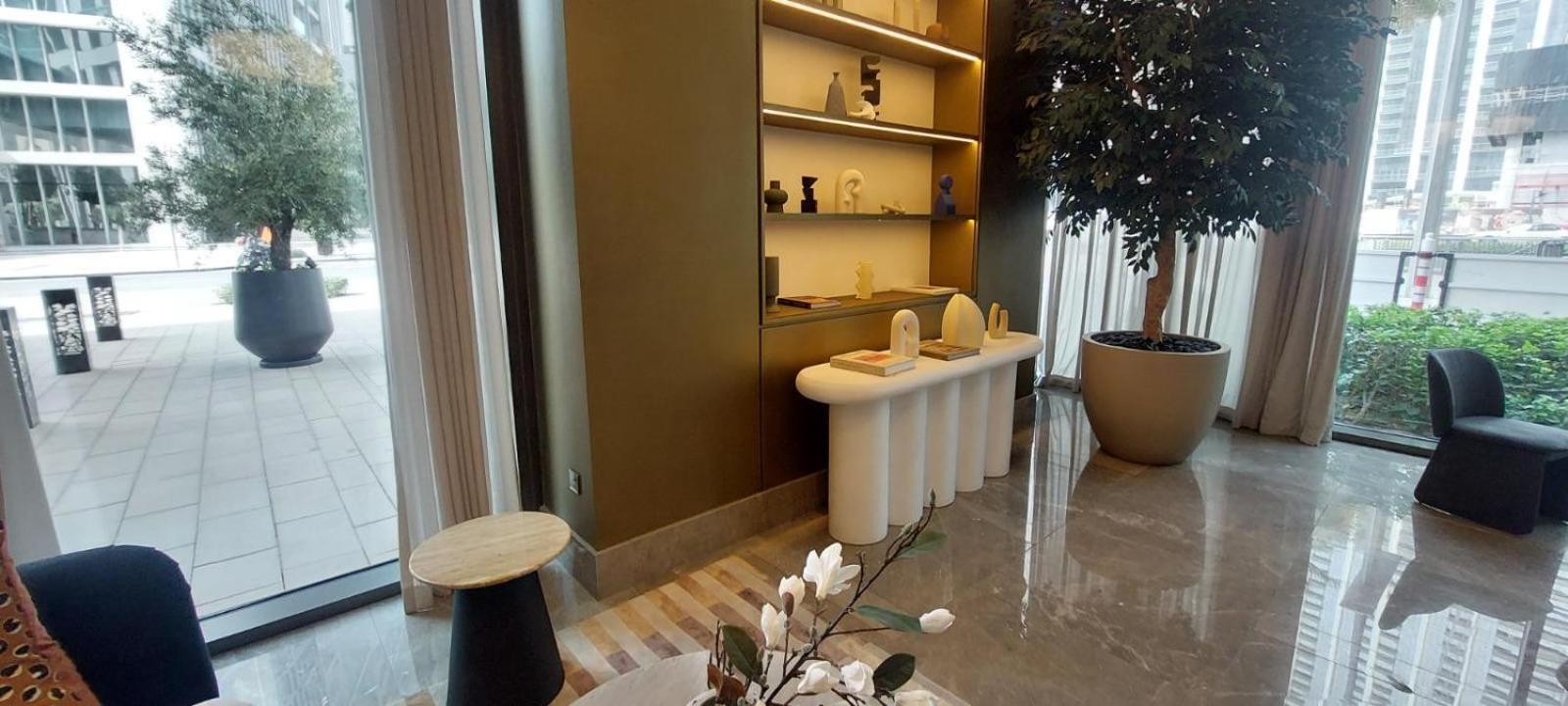 Burj Crown M Bin Rasheed Family In Downtown Apartment