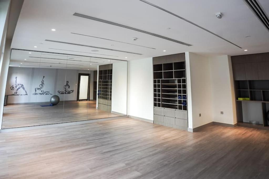 Apartment Downtown Luxurious 1br Near Mall And Fountain *