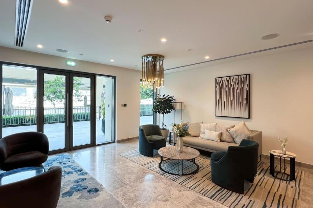 Apartment Downtown Luxurious 1br Near Mall And Fountain *