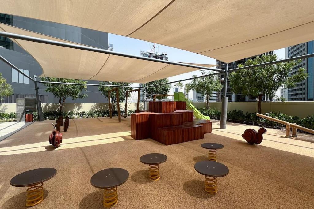 Apartment Downtown Luxurious 1br Near Mall And Fountain